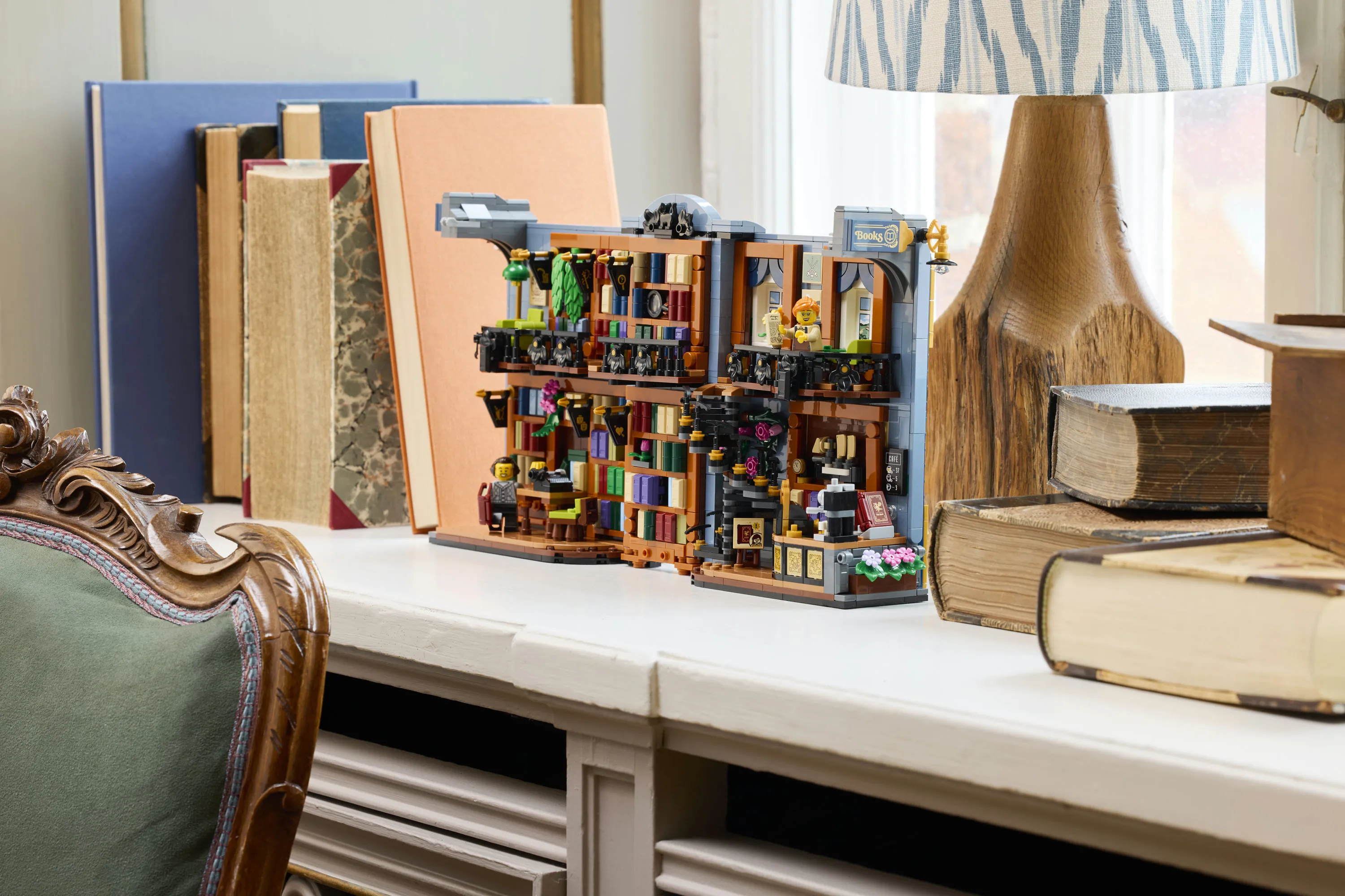 LEGO Icons Bookshop: Book Nook 11379