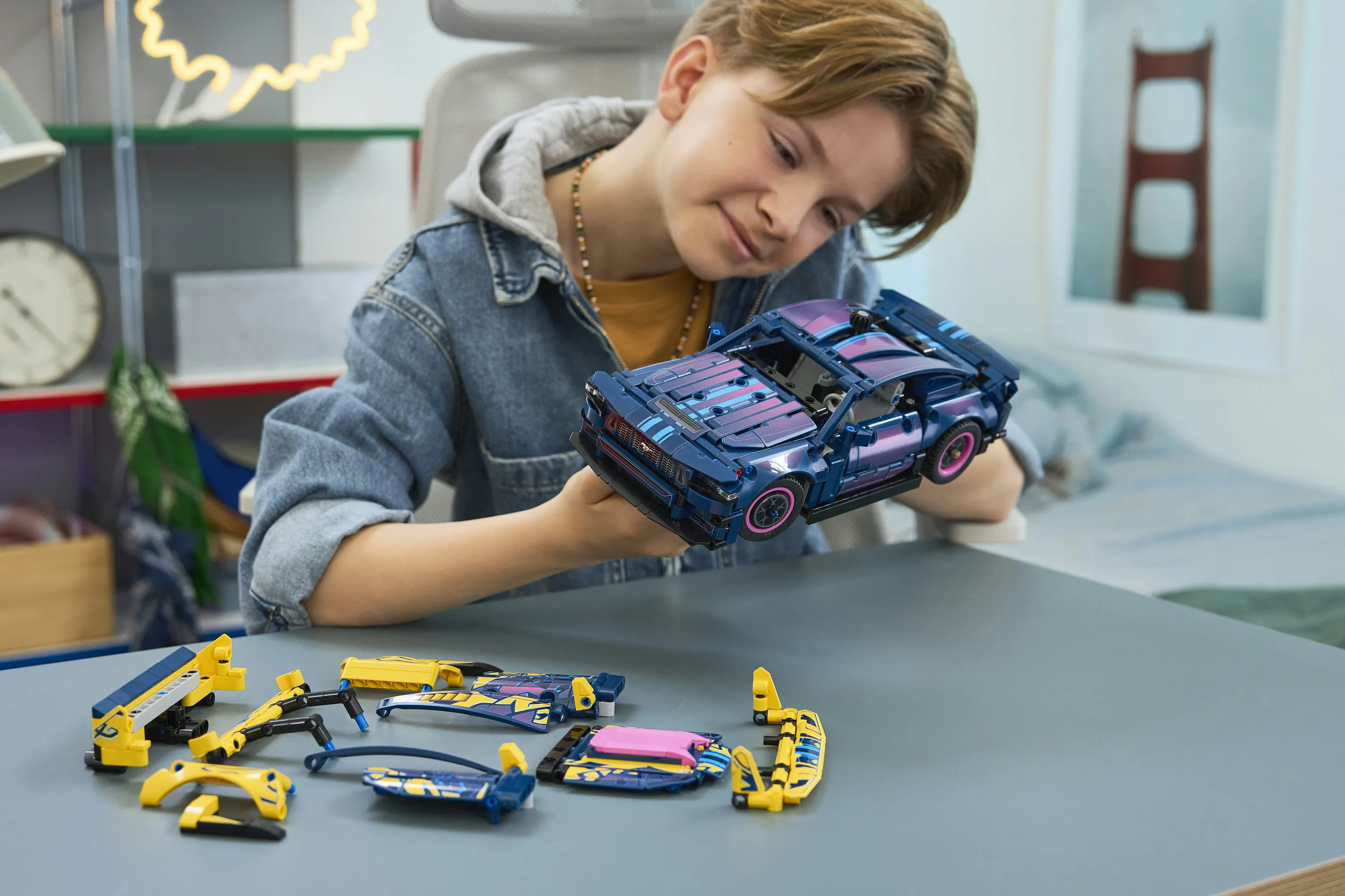 LEGO Technic Custom-autotalli Ford Mustang GT 42236