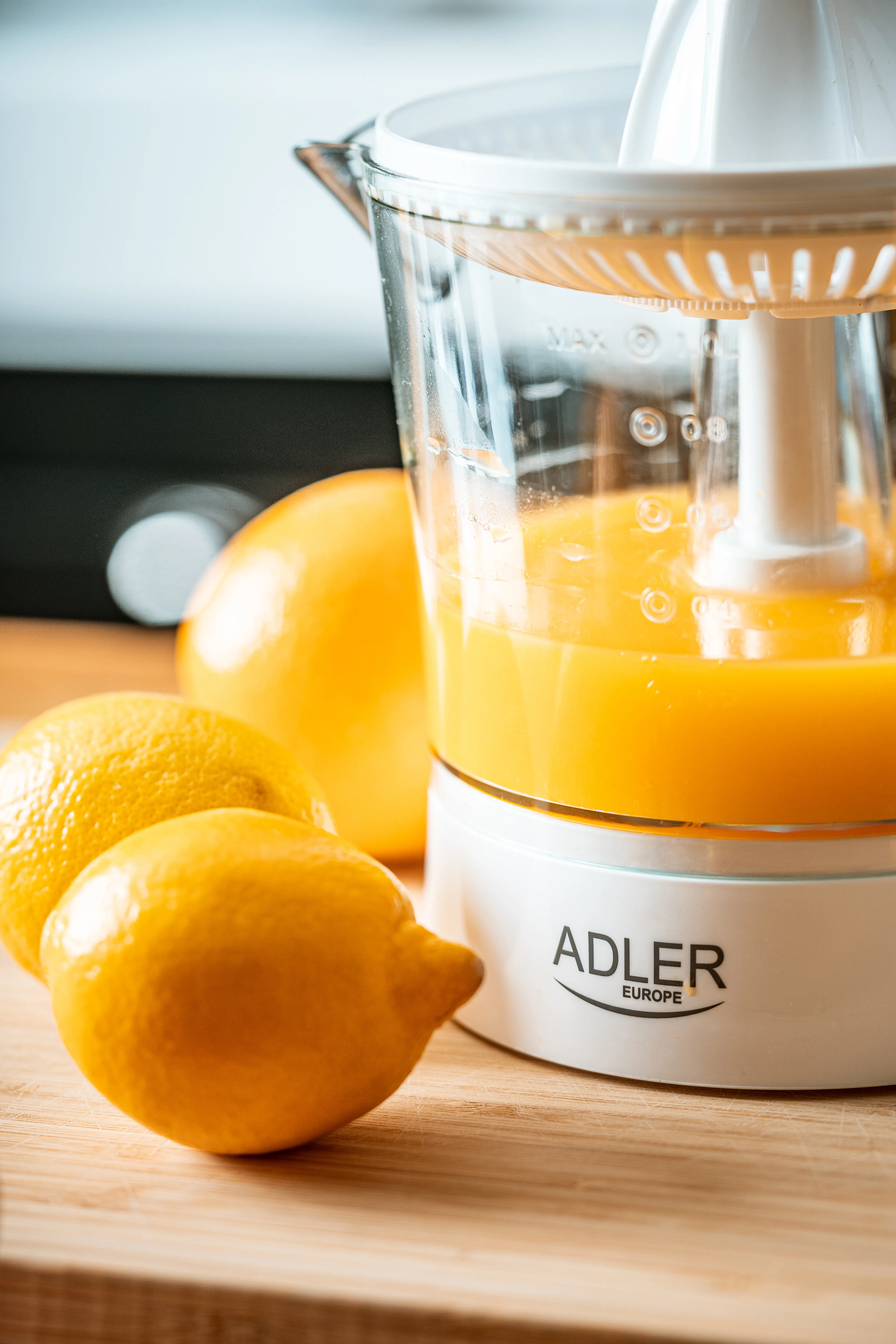 Adler AD 4009 -sitrushedelm&auml;puristin, 60 W, 1 l, valkoinen