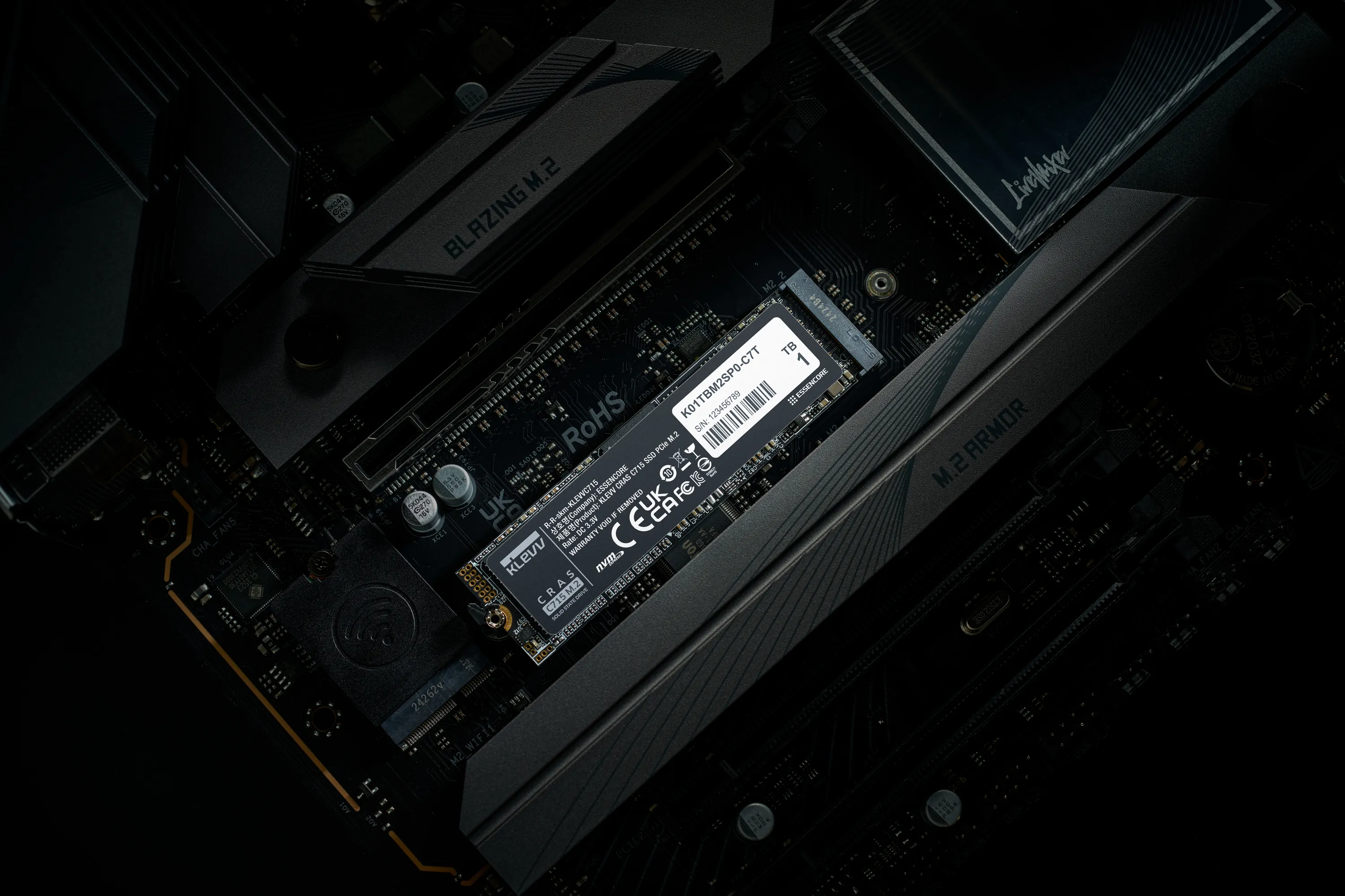 KLEVV CRAS C715 1TB M.2 2280 PCI Express 3.0 x4 Non-Volatile Memory Express SSD