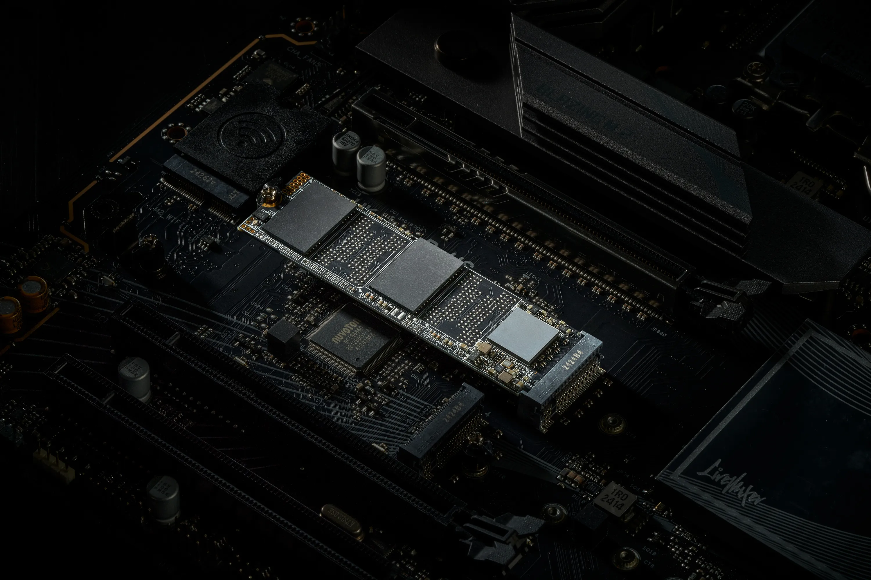 KLEVV CRAS C715 1TB M.2 2280 PCI Express 3.0 x4 Non-Volatile Memory Express SSD