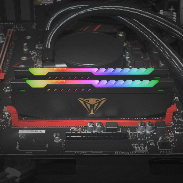 Patriot Viper Steel RGB 16 Gt (2 x 8 Gt) DDR4 4400 MHz, CL18 -muisti