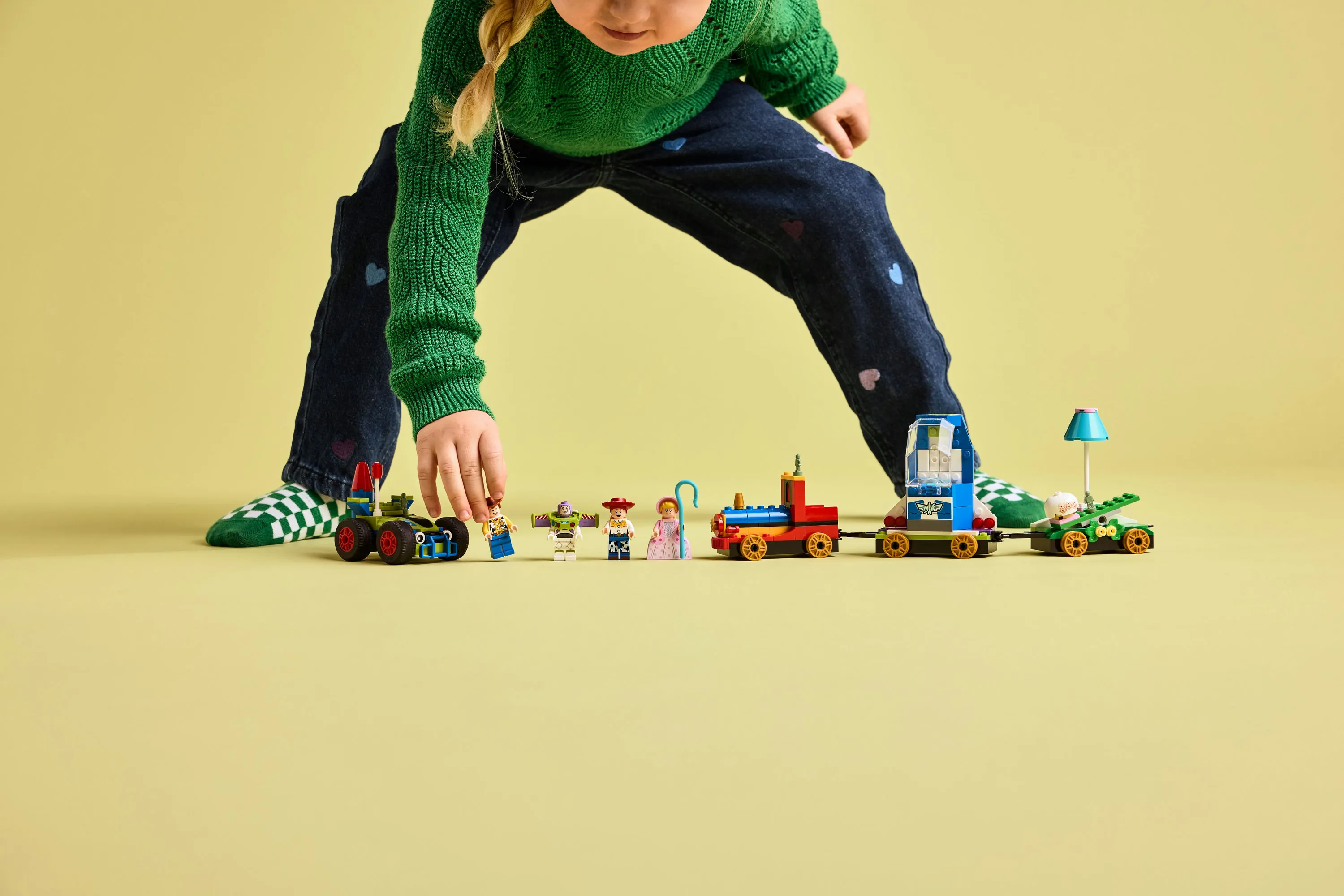 LEGO Disney Pixar Toy Story Jubileumst&aring;g med fj&auml;rrstyrd bil 43264