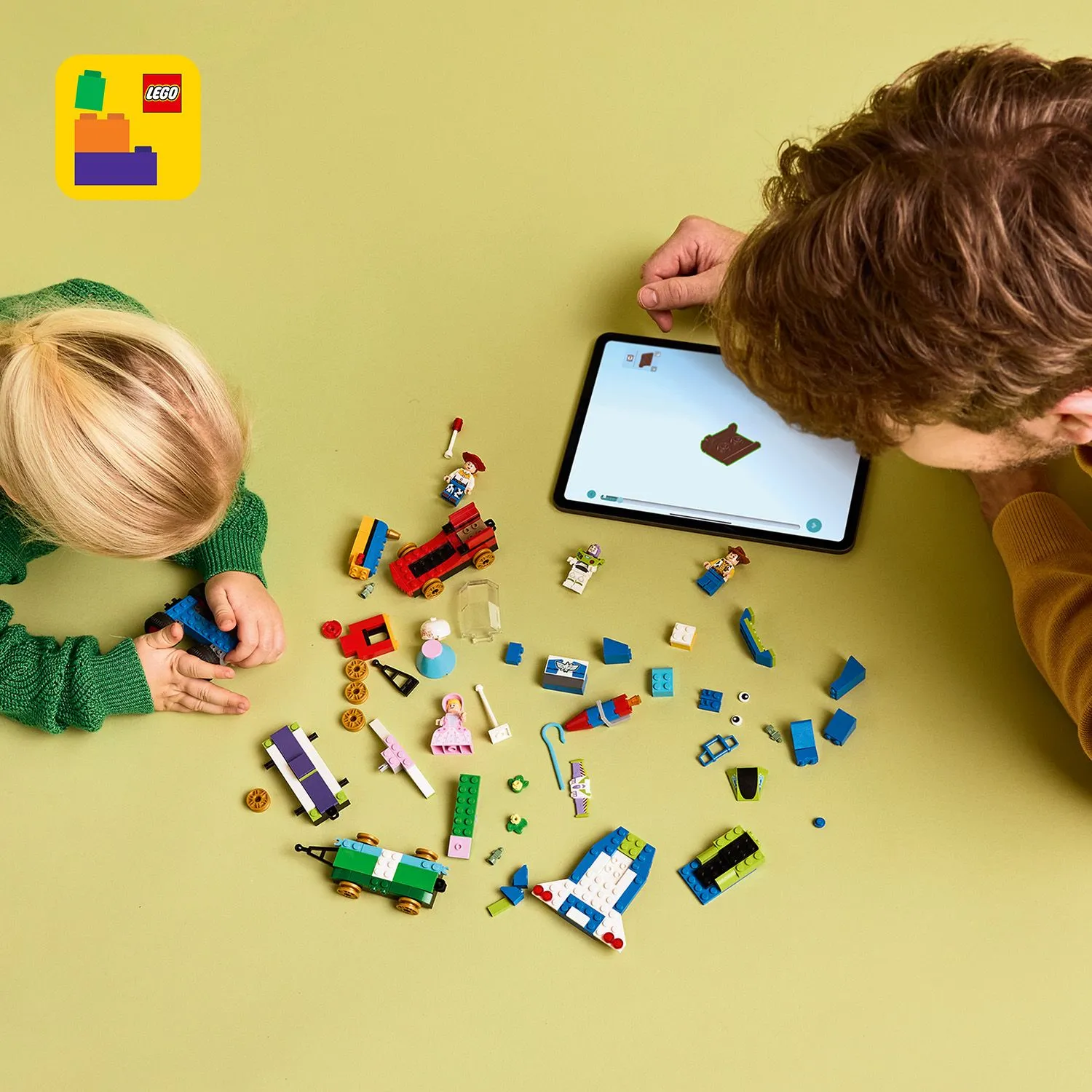 LEGO Disney Pixar Toy Story Jubileumst&aring;g med fj&auml;rrstyrd bil 43264