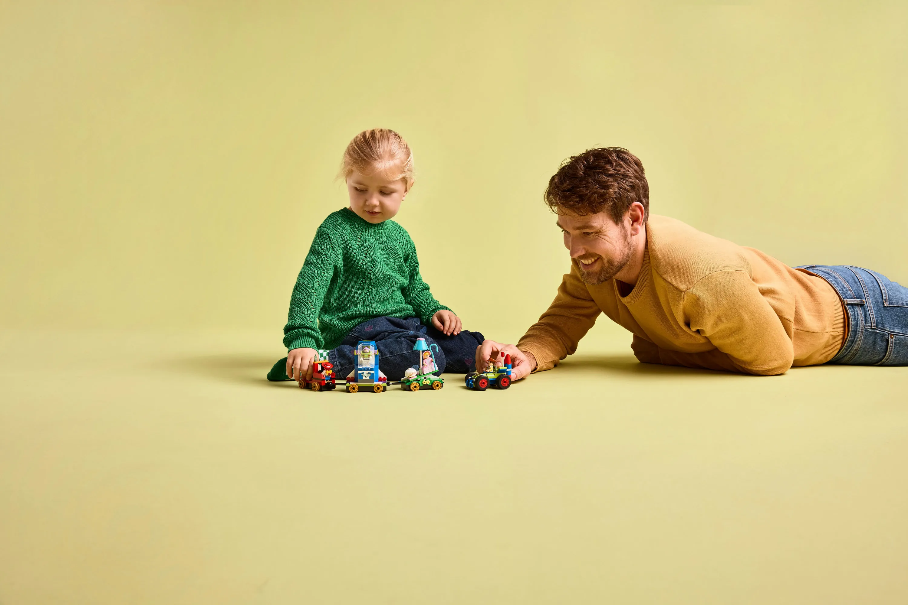 LEGO Disney Pixar Toy Story Jubileumst&aring;g med fj&auml;rrstyrd bil 43264