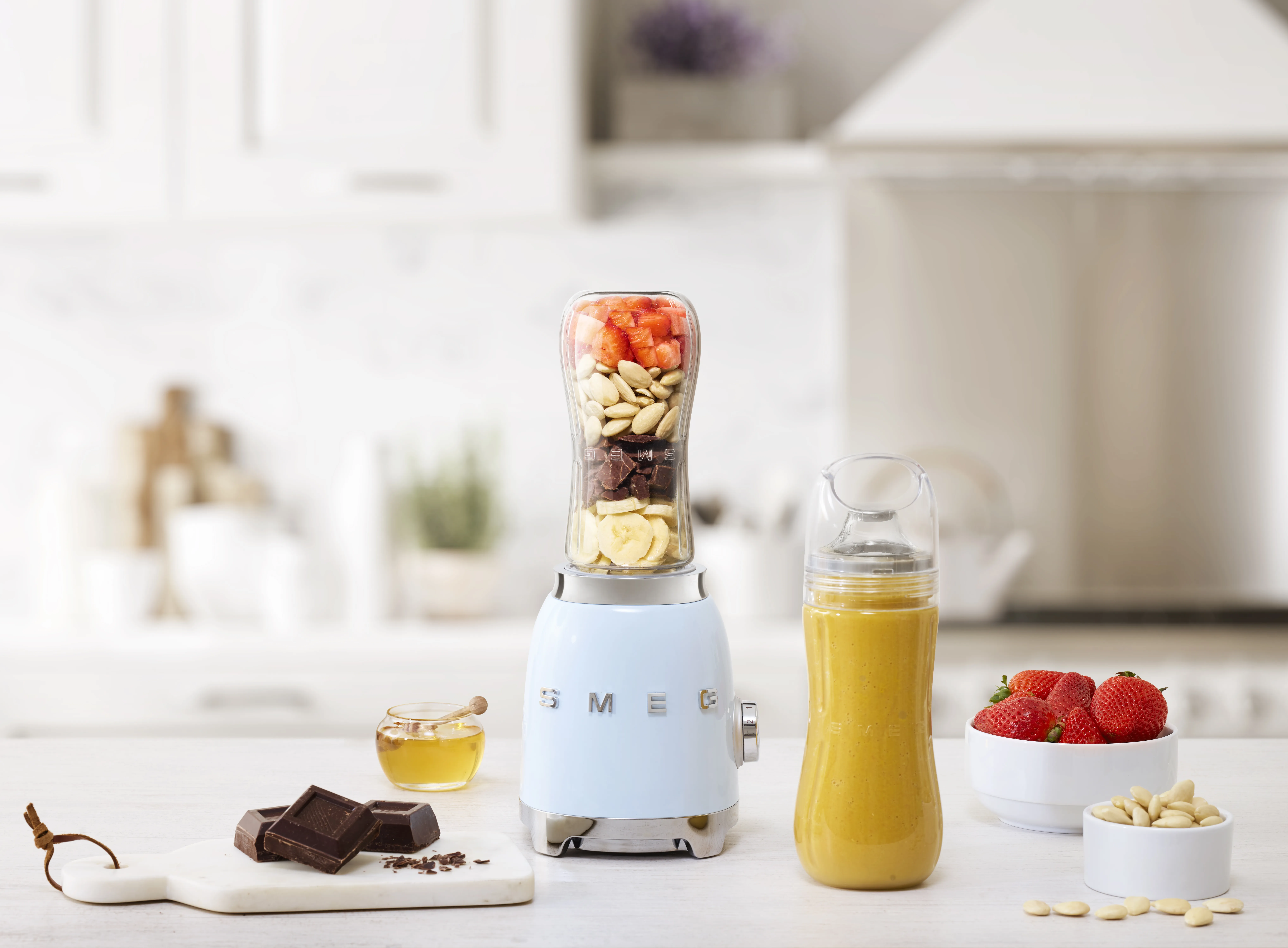 Smeg PBF01PBEU 300W 600ml Blender, Blue