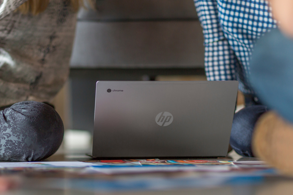 HP 13.3" Chromebook 13 Pro M5-6Y57, 32GB, Chrome OS - kannettava, hopea