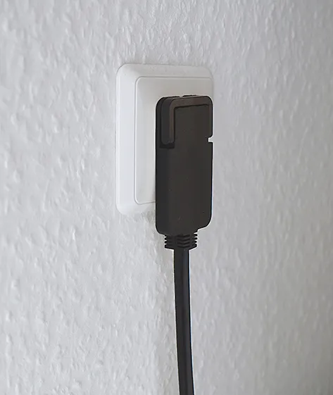 Brennenstuhl jatkokaapeli kulmaliittimellä, 5m, Musta