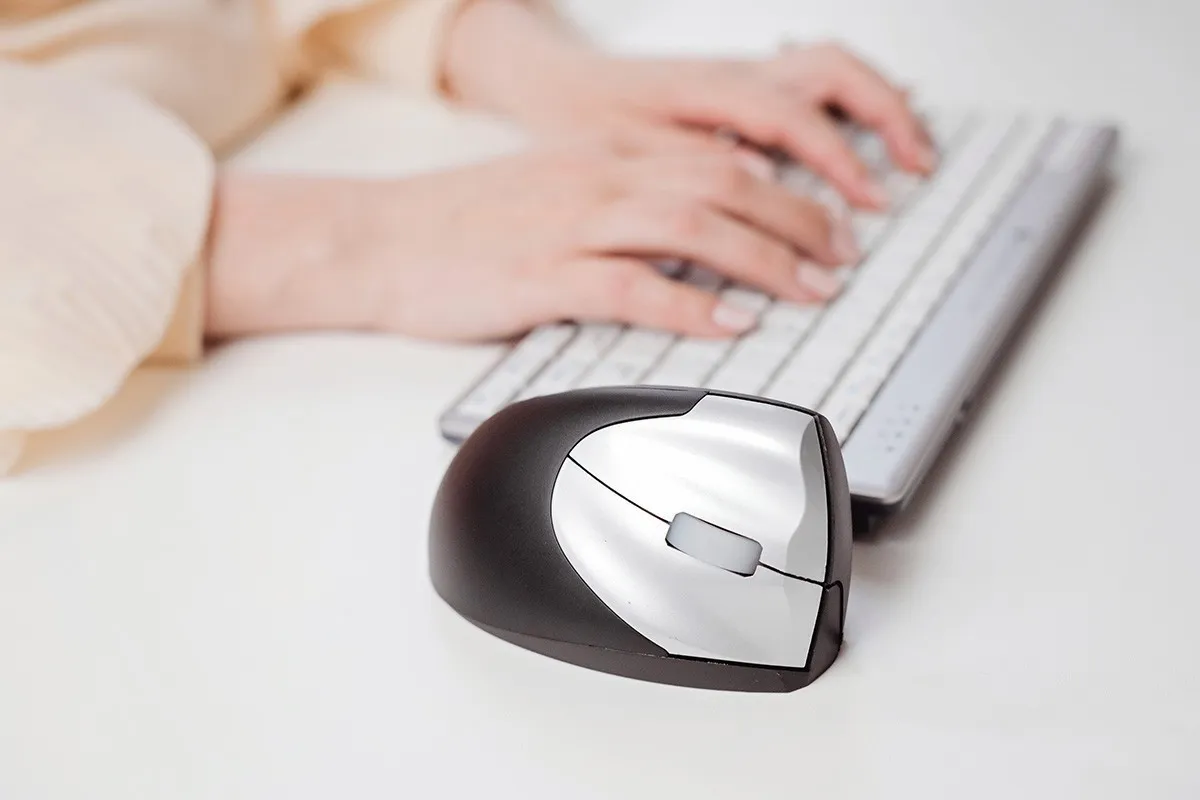 BakkerElkhuizen HandShake Wireless Ergonomic Mouse, White/Black