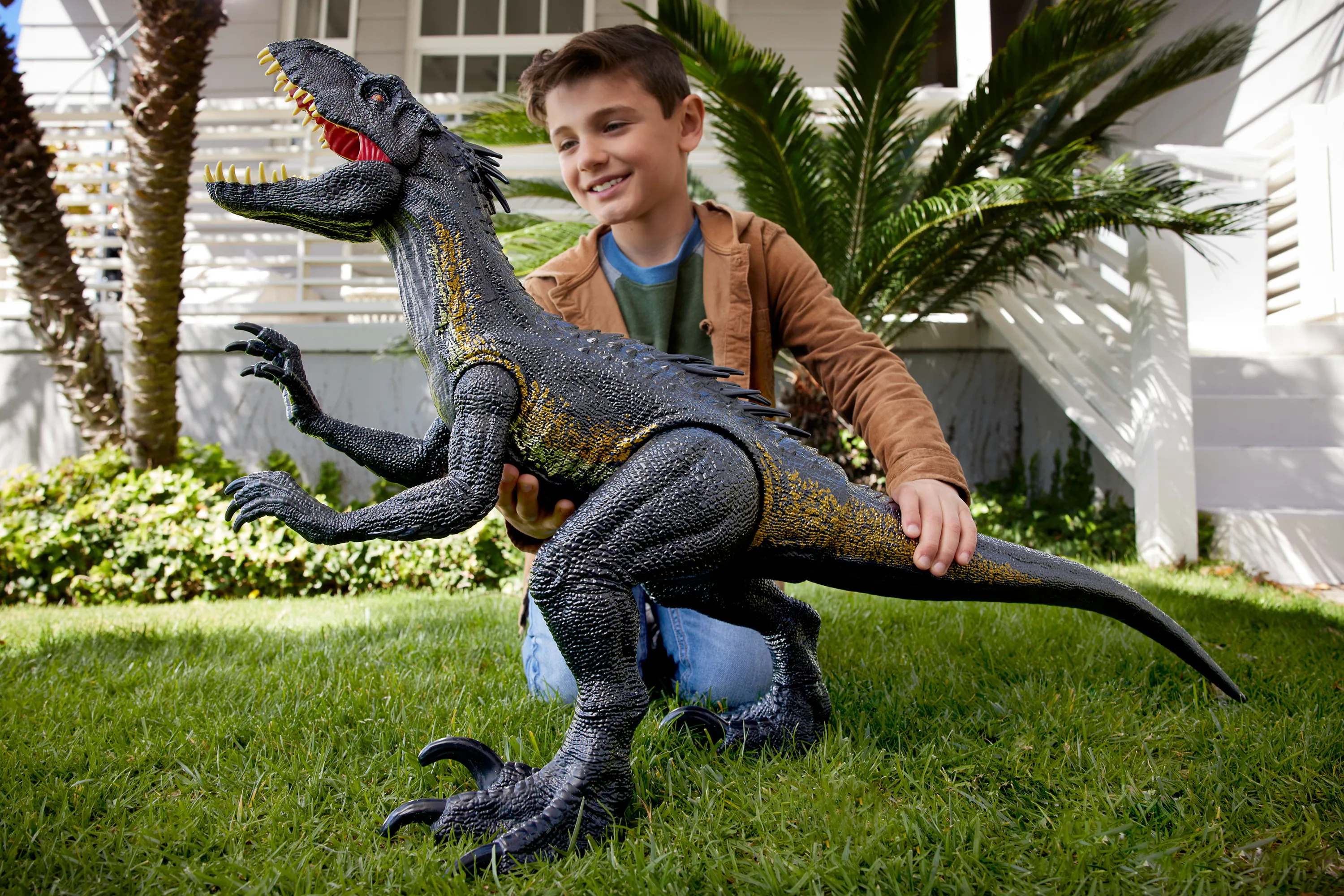 Mattel Jurassic World NEW Super Colossal Indoraptor Toy Figure
