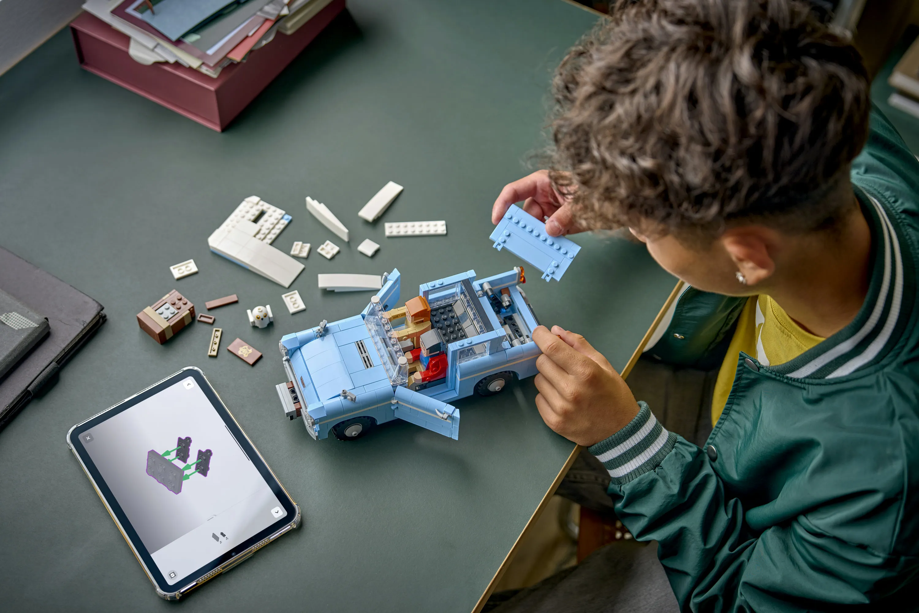 LEGO Harry Potter The Magical Flying Ford Anglia 76470