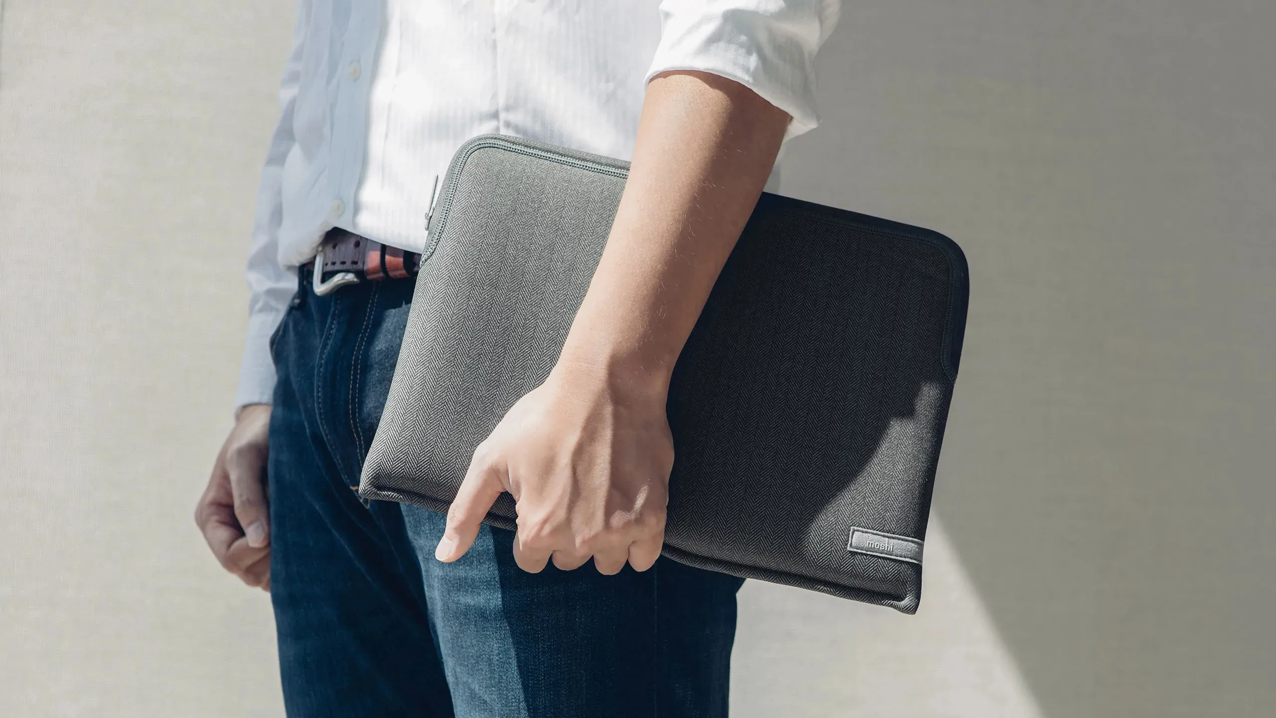 Moshi Pluma 14-tum Sleeve för MacBook Pro