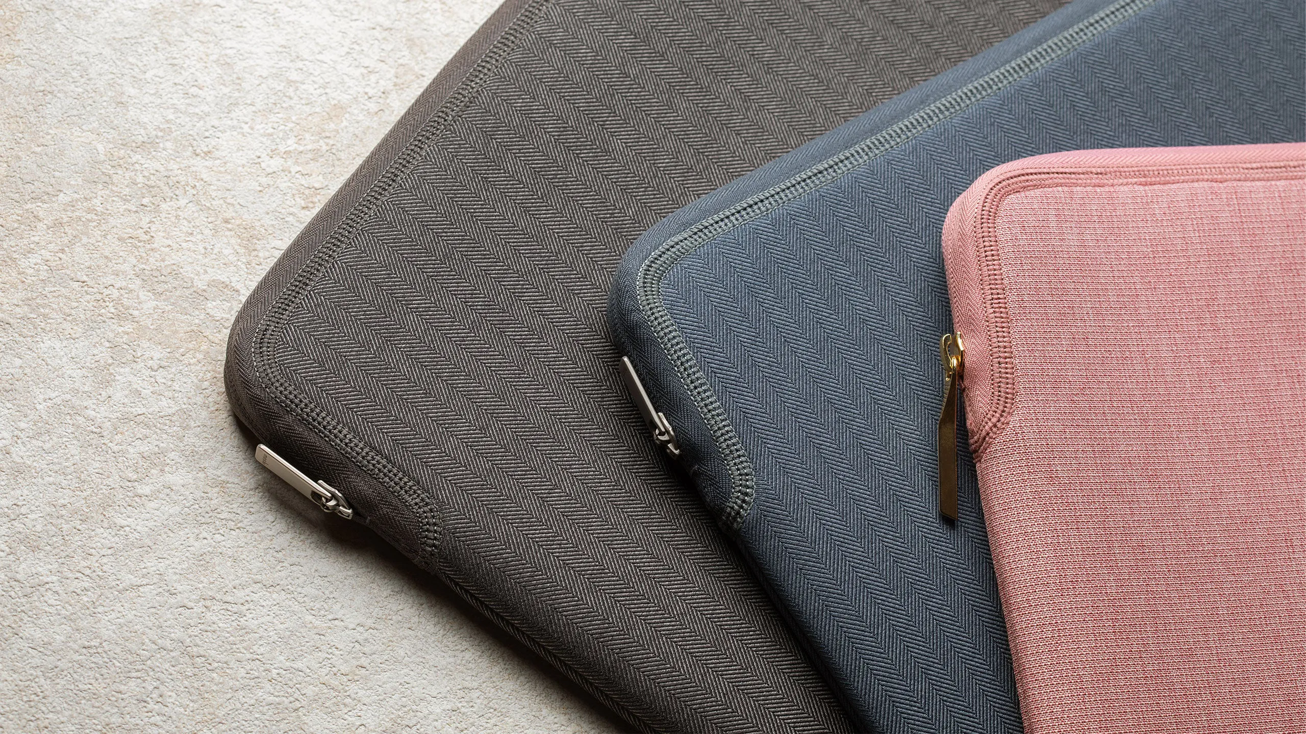 Moshi Pluma 14-tum Sleeve för MacBook Pro