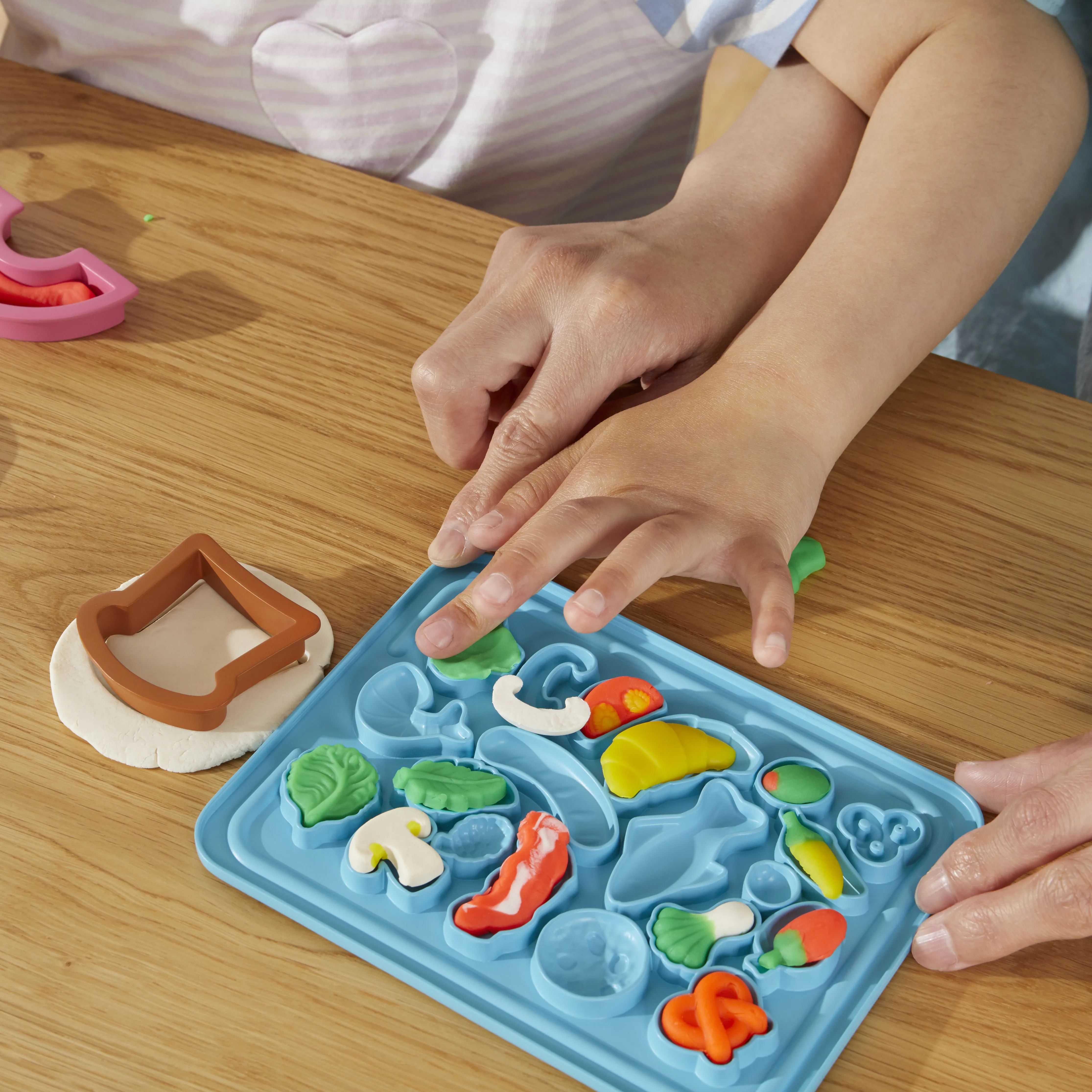Hasbro Play-Doh Kitchen Creations Playset Little Chef Starter Set