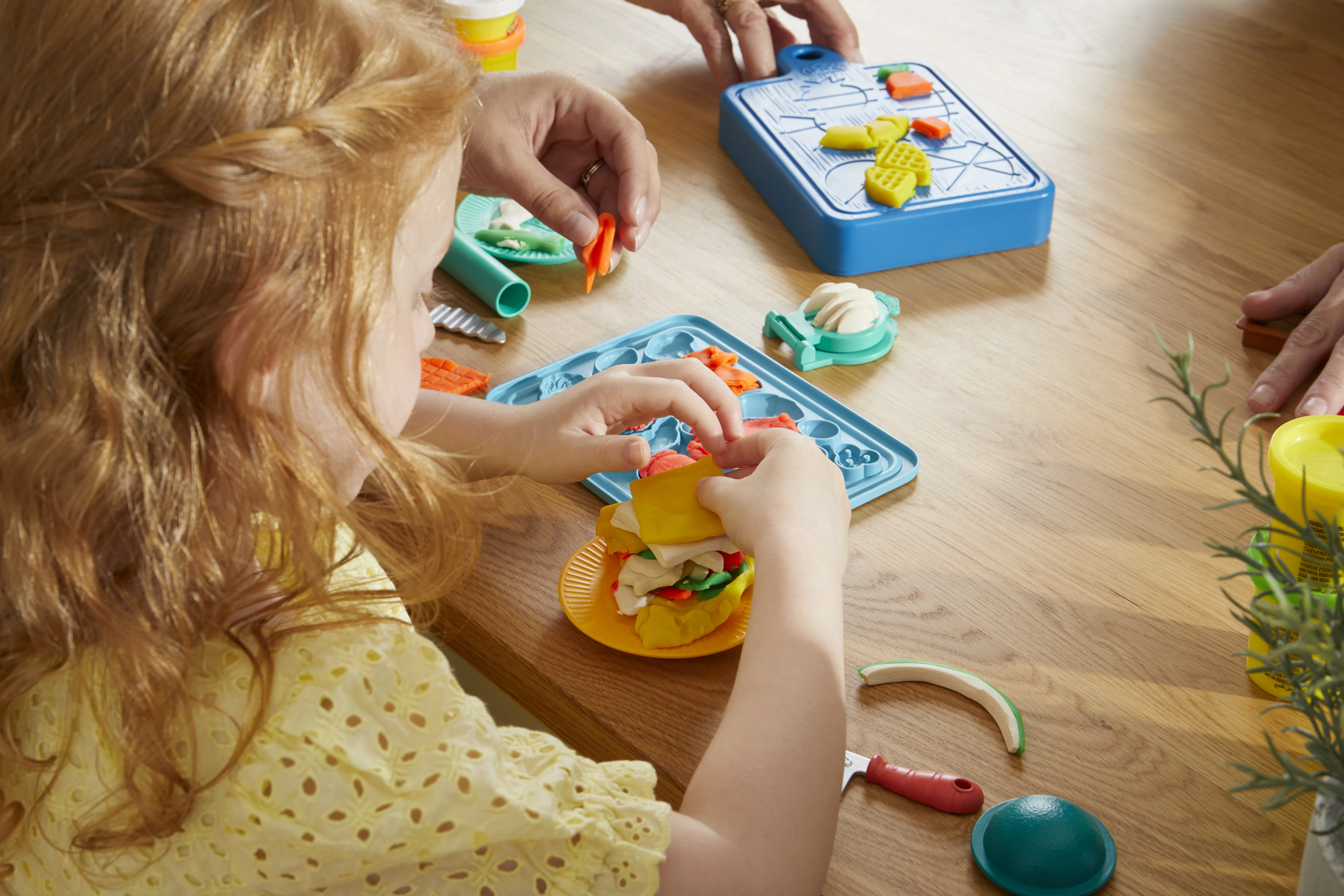 Hasbro Play-Doh Kitchen Creations Playset Little Chef Starter Set