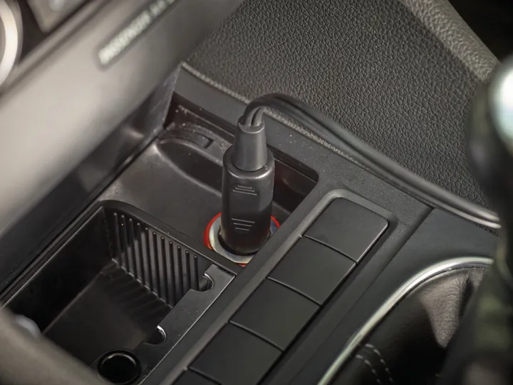 BLACK+DECKER Pivot Auto PV1200AV-XJ 12V 12.5 W 0.44 L -pussiton k&auml;sik&auml;ytt&ouml;inen imuri, harmaa, punainen, l&auml;pin&auml;kyv&auml;