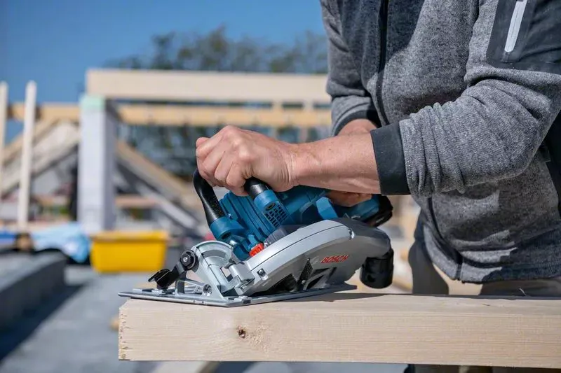 Bosch GKS 18V-70 L Professional - sladdl&ouml;s cirkels&aring;g, inkl. 2 batterier