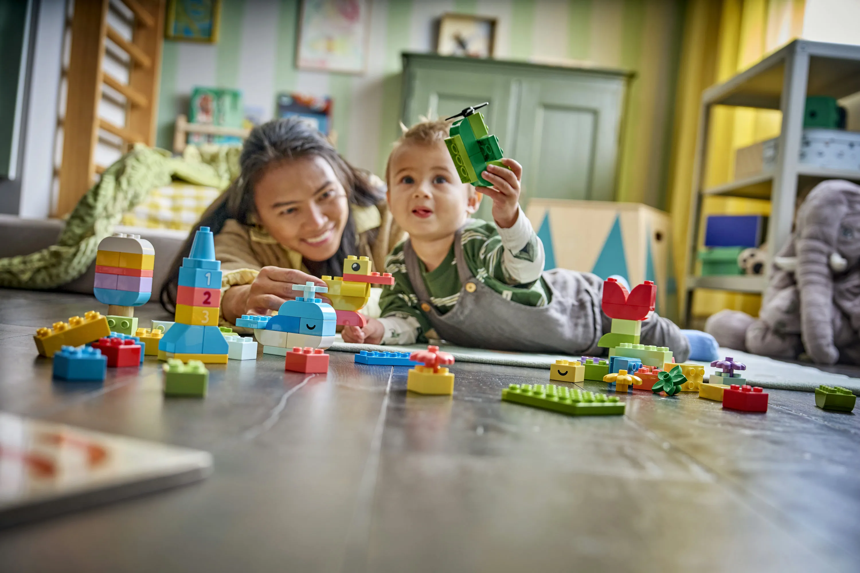 LEGO DUPLO Classic F&auml;rgglad kreativ l&aring;da 10479