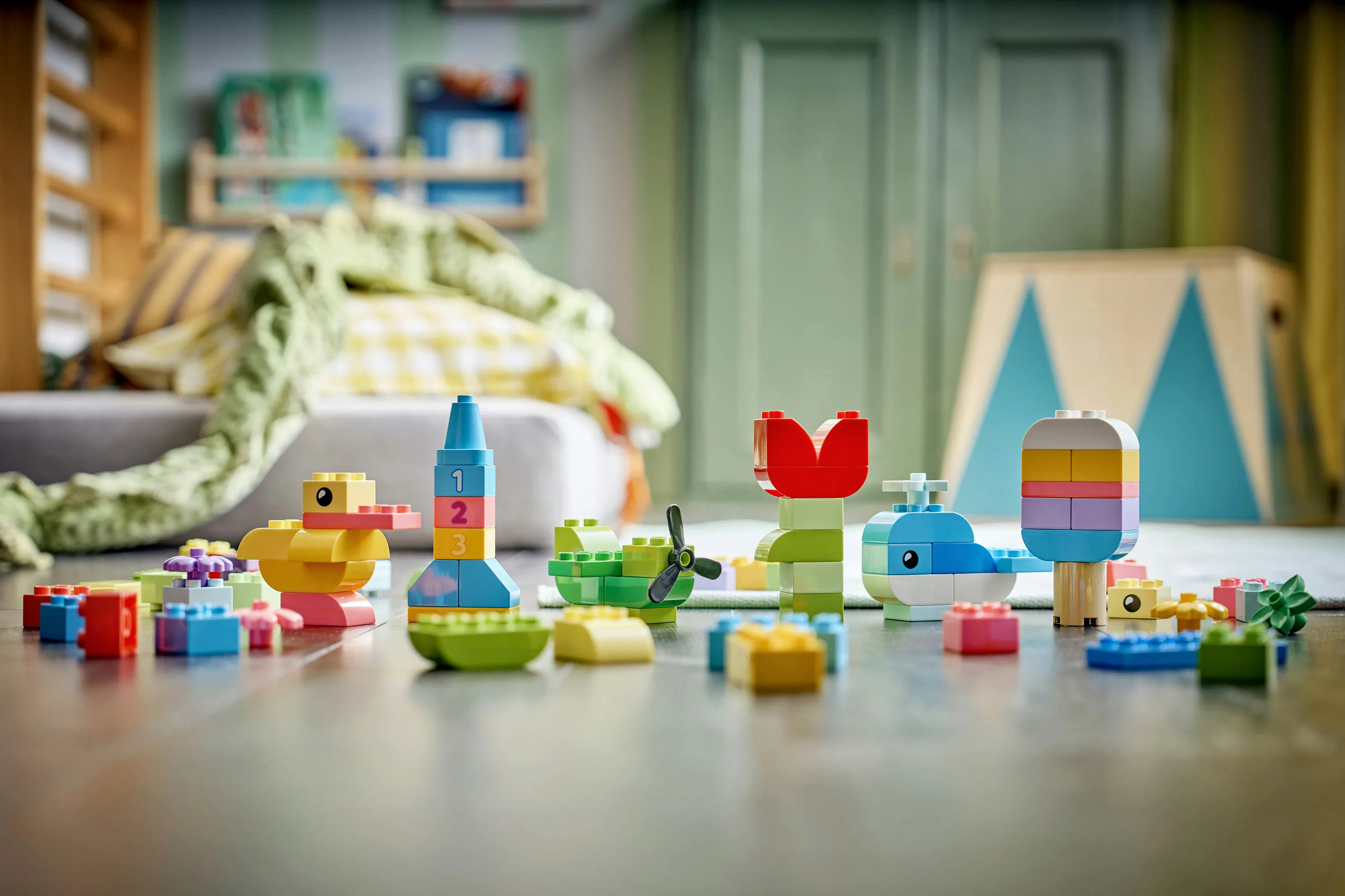 LEGO DUPLO Classic F&auml;rgglad kreativ l&aring;da 10479