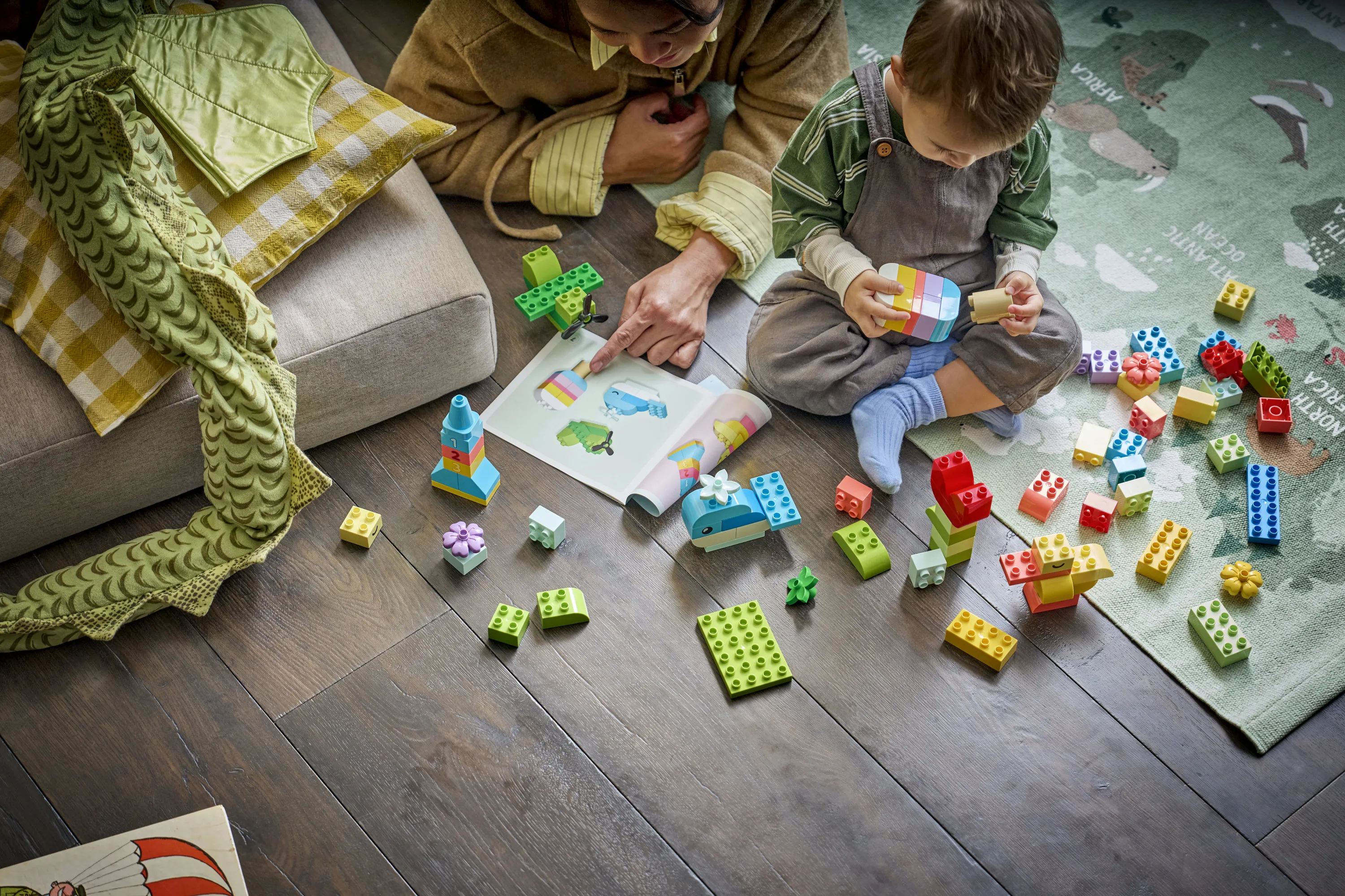 LEGO DUPLO Classic F&auml;rgglad kreativ l&aring;da 10479