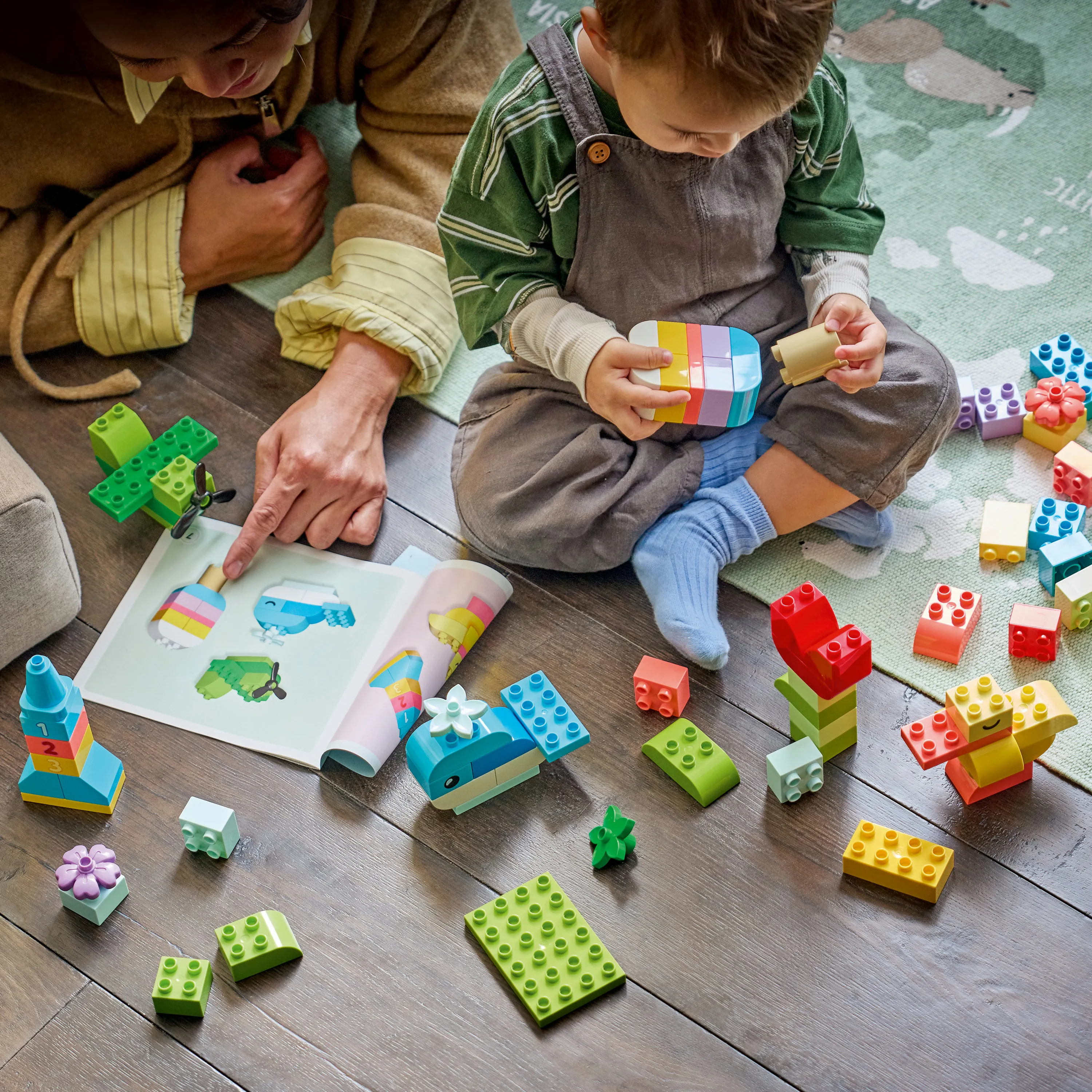 LEGO DUPLO Classic F&auml;rgglad kreativ l&aring;da 10479