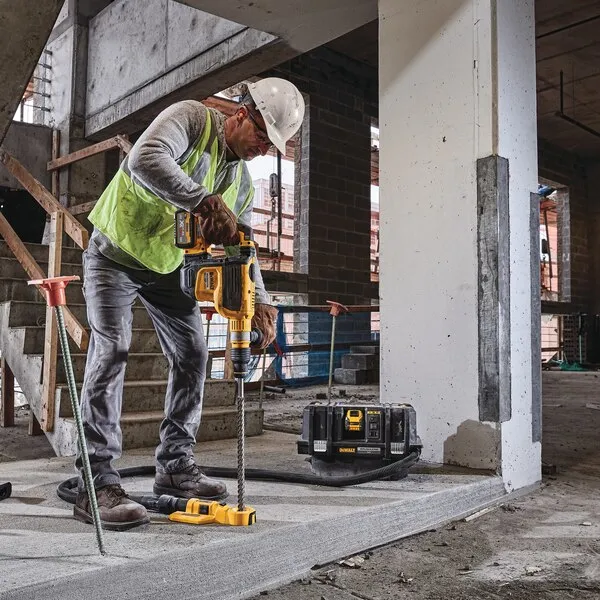 DeWALT combi hammer DCH614X2