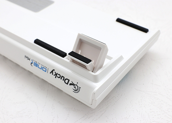 Ducky One 2 Pro - Classic Pure White Nordic - Mini 60% - Kailh Box Red - RGB -pelin&auml;pp&auml;imist&ouml;