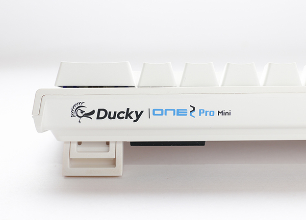 Ducky One 2 Pro - Classic Pure White Nordic - Mini 60% - Kailh Box Red - RGB -pelin&auml;pp&auml;imist&ouml;