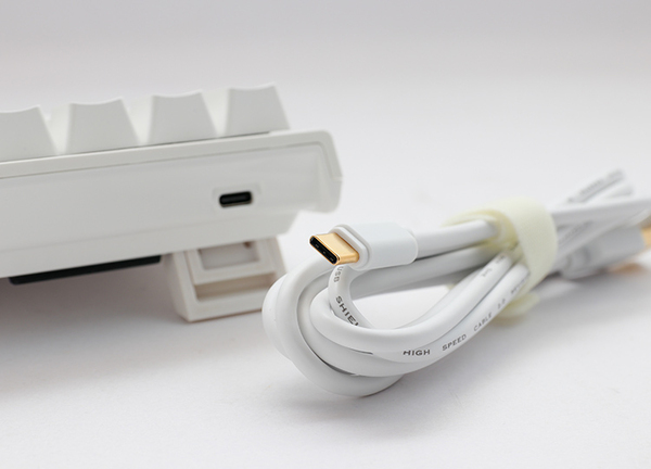 Ducky One 2 Pro - Classic Pure White Nordic - Mini 60% - Kailh Box Red - RGB -pelin&auml;pp&auml;imist&ouml;