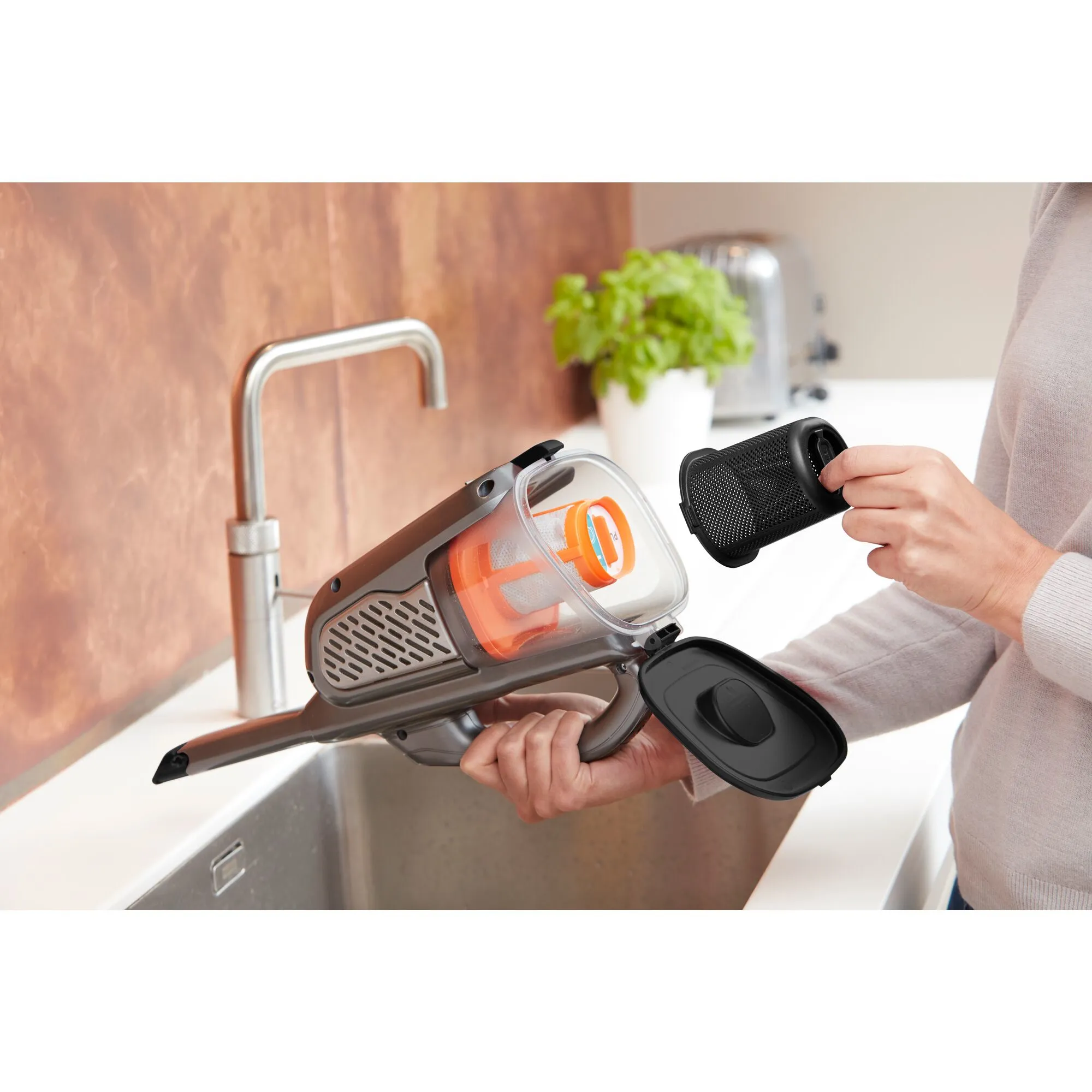BLACK+DECKER BHHV520JF 18 V 2.0 Ah 0.7 L -k&auml;sik&auml;ytt&ouml;inen imuri, musta, hopea, titaani