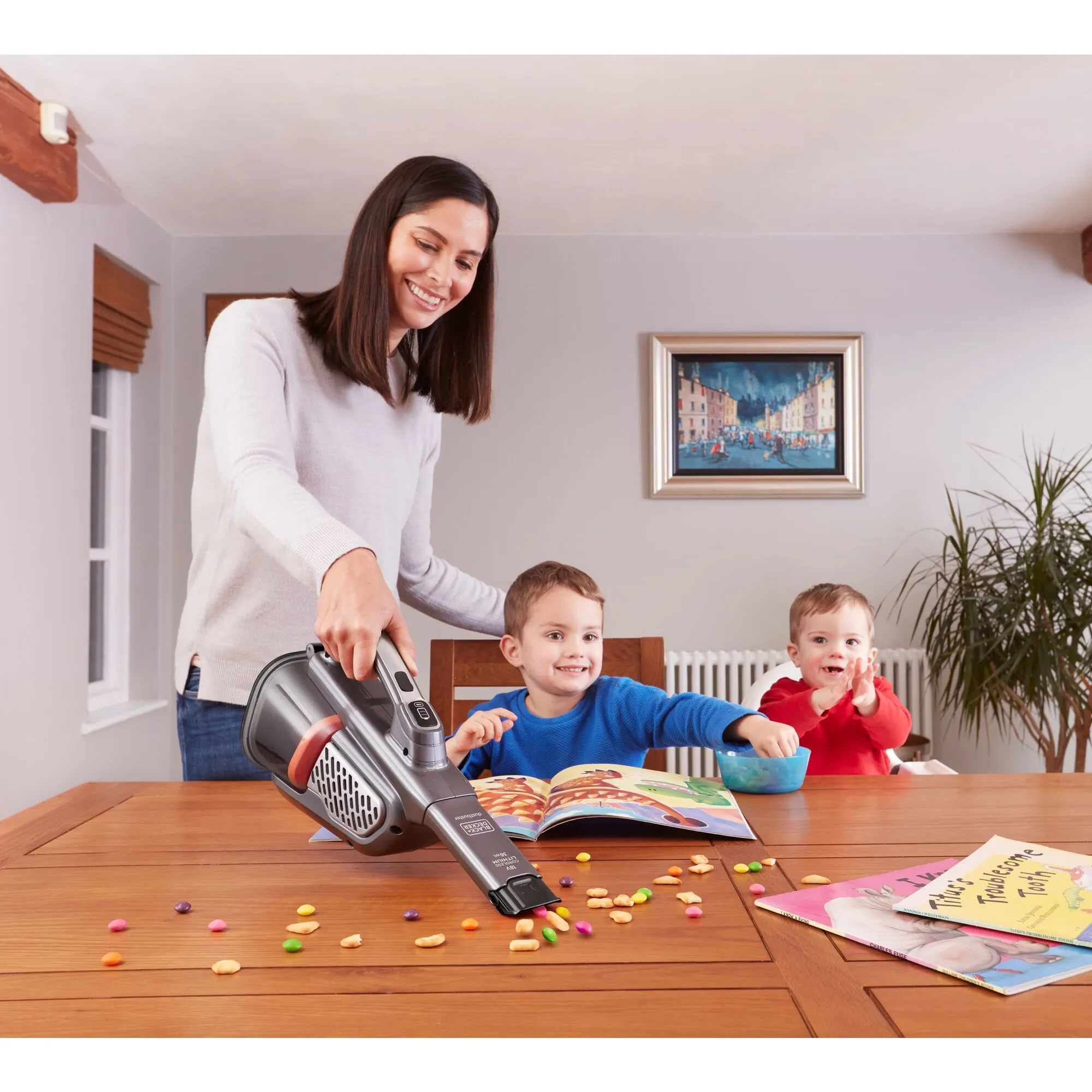 BLACK+DECKER BHHV520JF 18 V 2.0 Ah 0.7 L -k&auml;sik&auml;ytt&ouml;inen imuri, musta, hopea, titaani