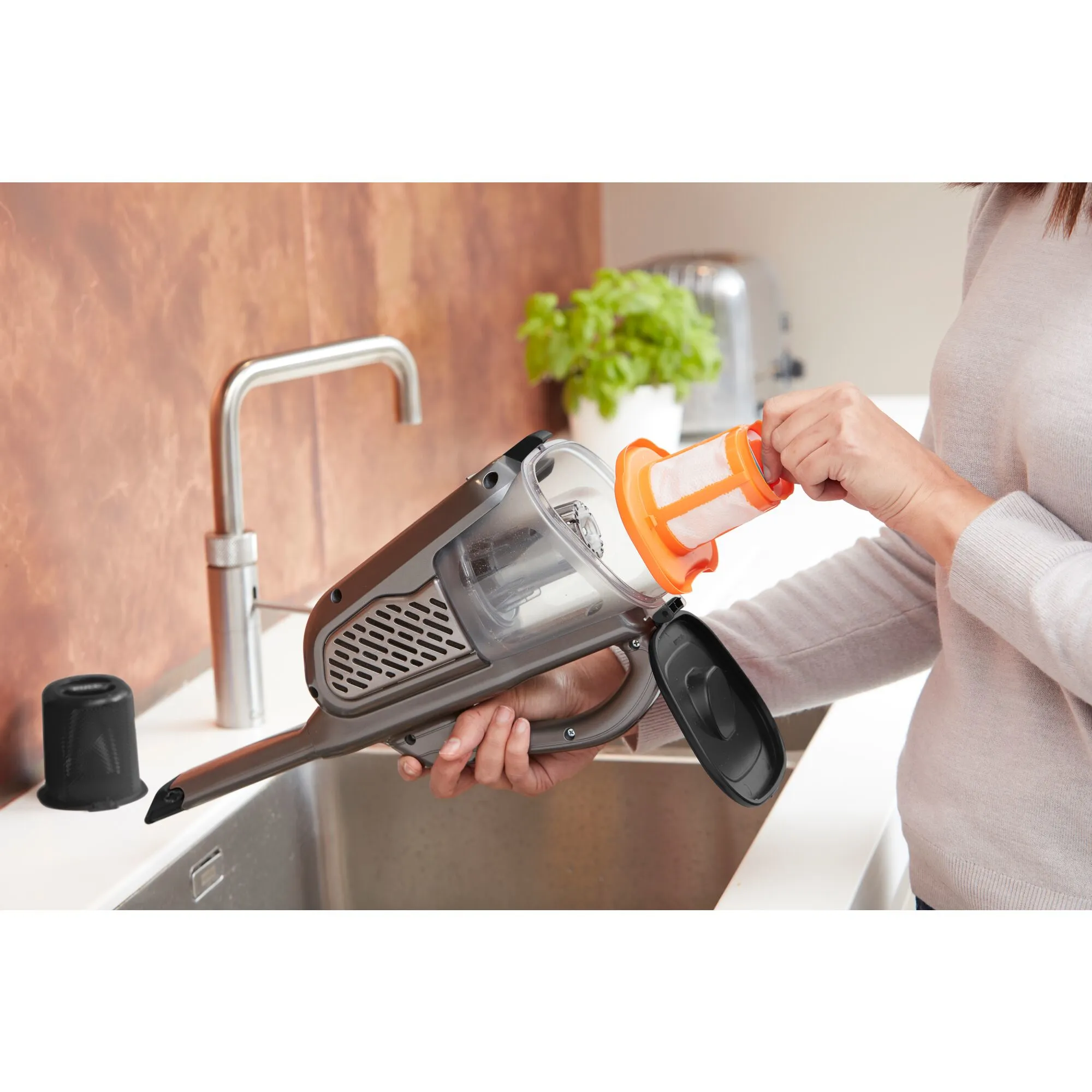 BLACK+DECKER BHHV520JF 18 V 2.0 Ah 0.7 L -k&auml;sik&auml;ytt&ouml;inen imuri, musta, hopea, titaani