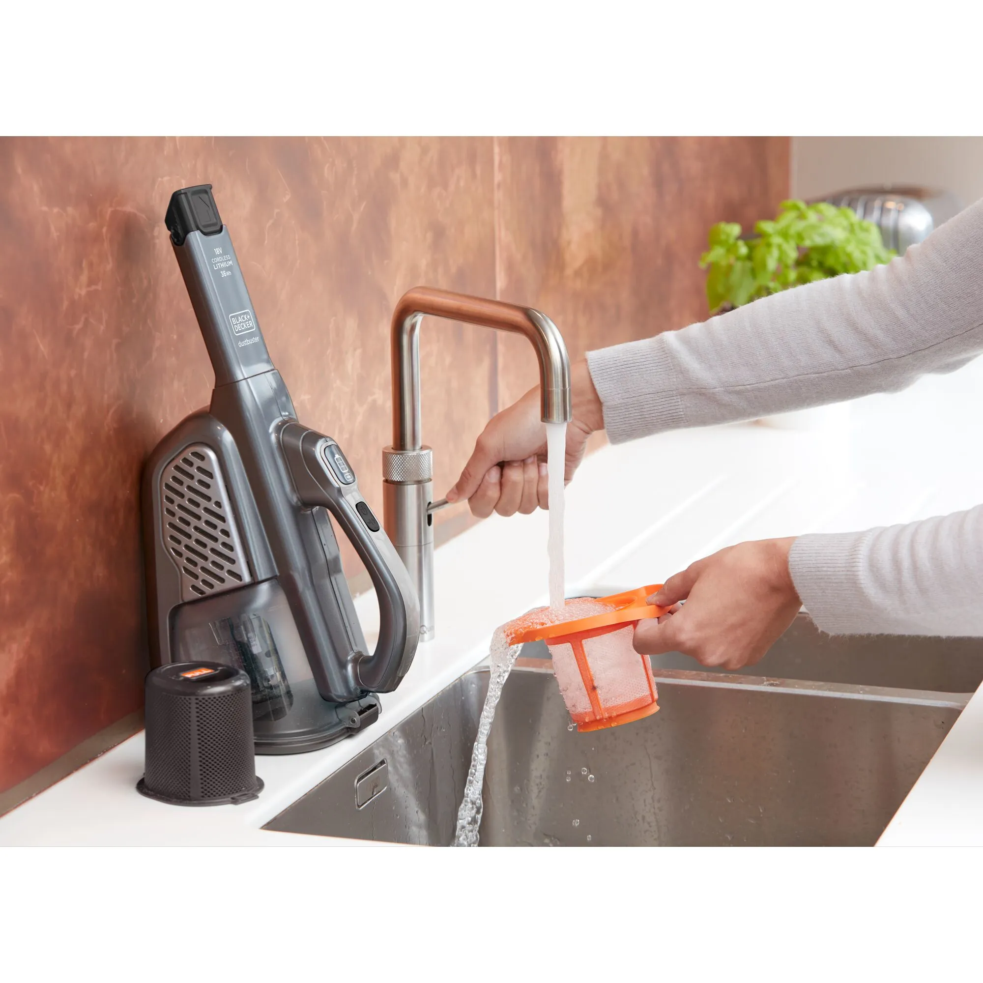 BLACK+DECKER BHHV520JF 18 V 2.0 Ah 0.7 L -k&auml;sik&auml;ytt&ouml;inen imuri, musta, hopea, titaani