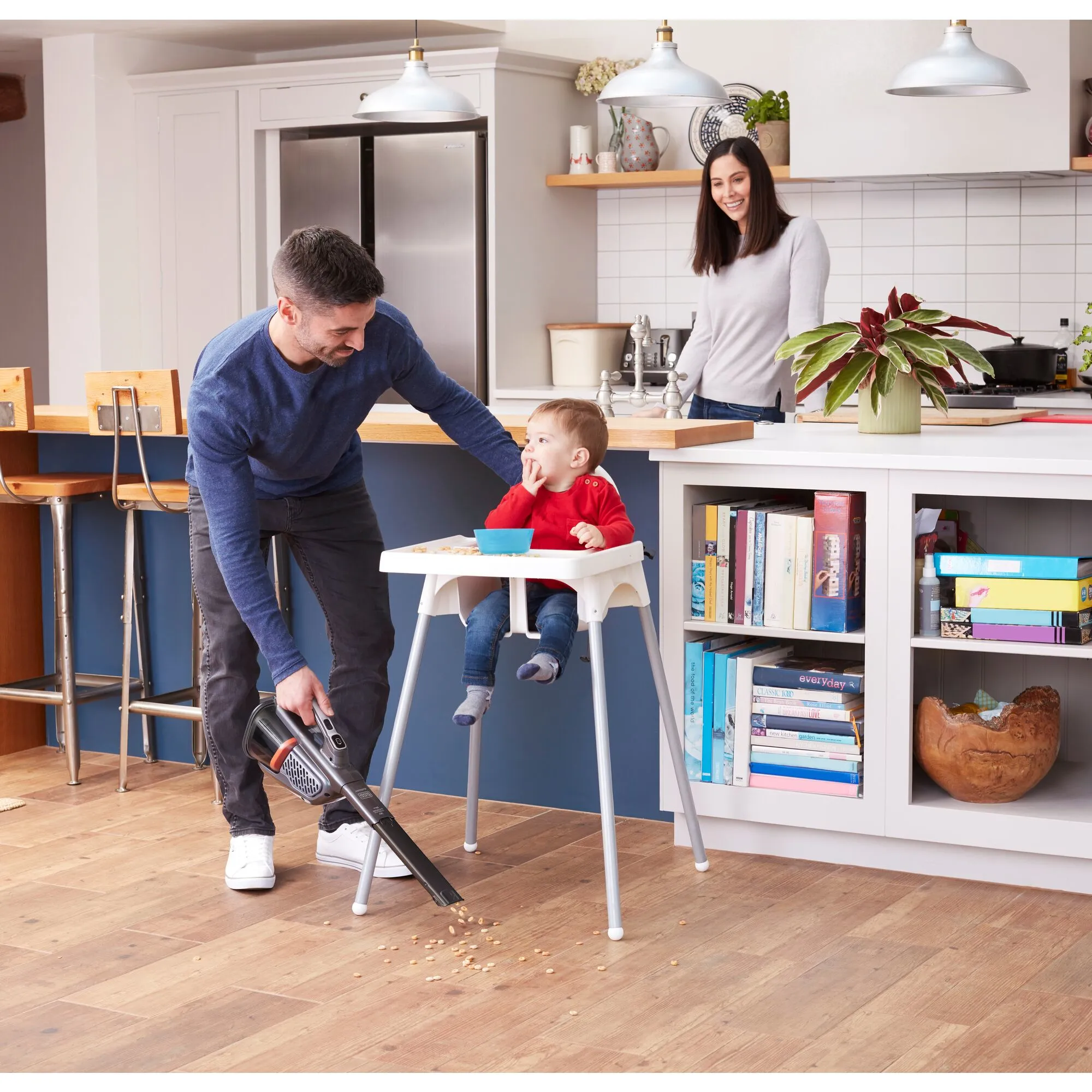 BLACK+DECKER BHHV520JF 18 V 2.0 Ah 0.7 L -k&auml;sik&auml;ytt&ouml;inen imuri, musta, hopea, titaani