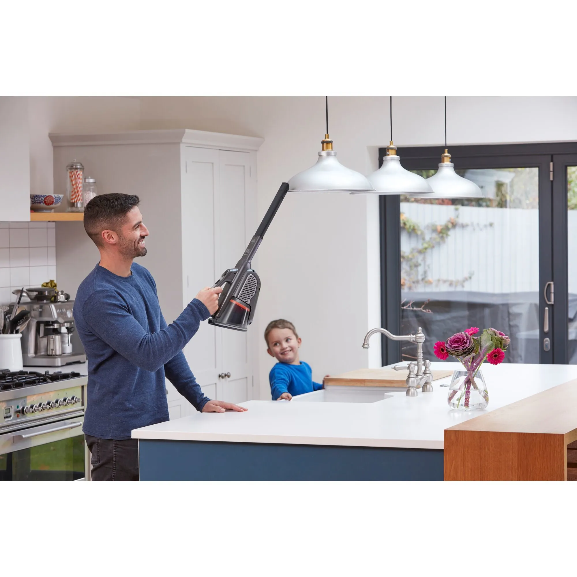 BLACK+DECKER BHHV520JF 18 V 2.0 Ah 0.7 L -k&auml;sik&auml;ytt&ouml;inen imuri, musta, hopea, titaani