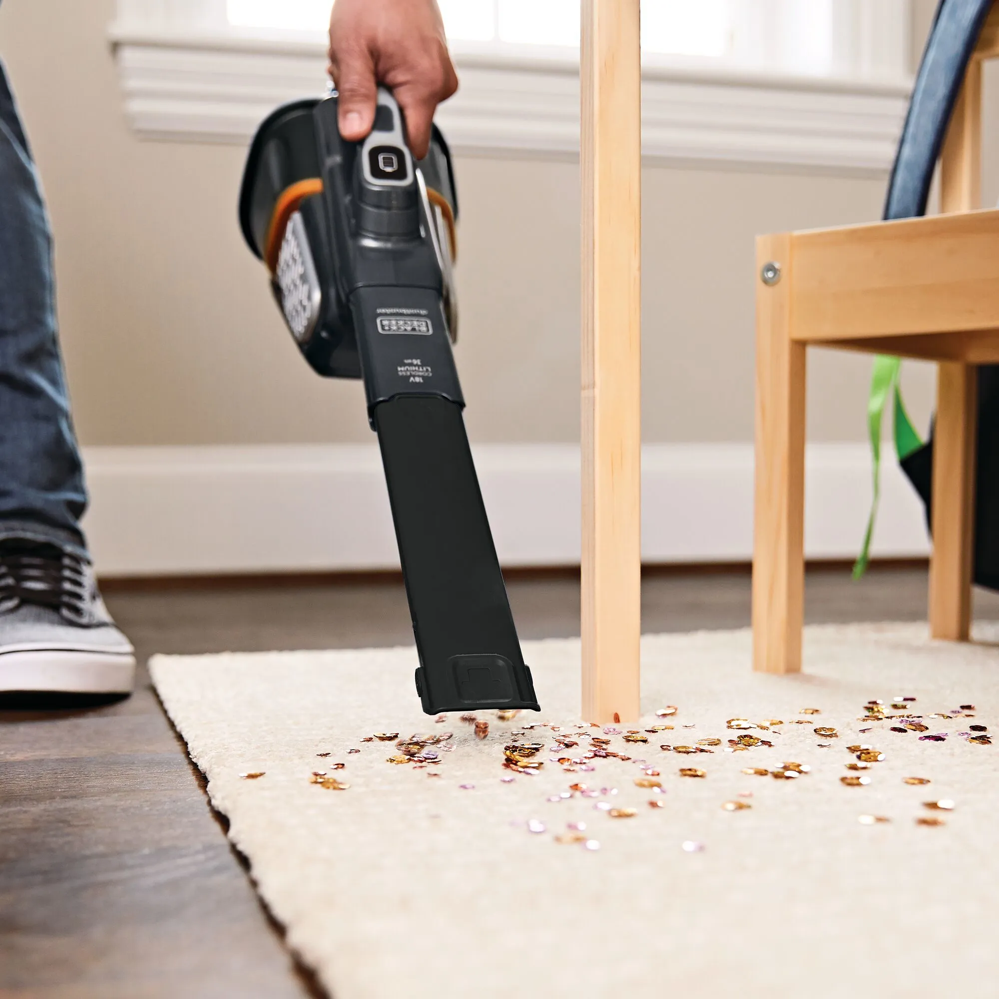 BLACK+DECKER BHHV520JF 18 V 2.0 Ah 0.7 L -k&auml;sik&auml;ytt&ouml;inen imuri, musta, hopea, titaani