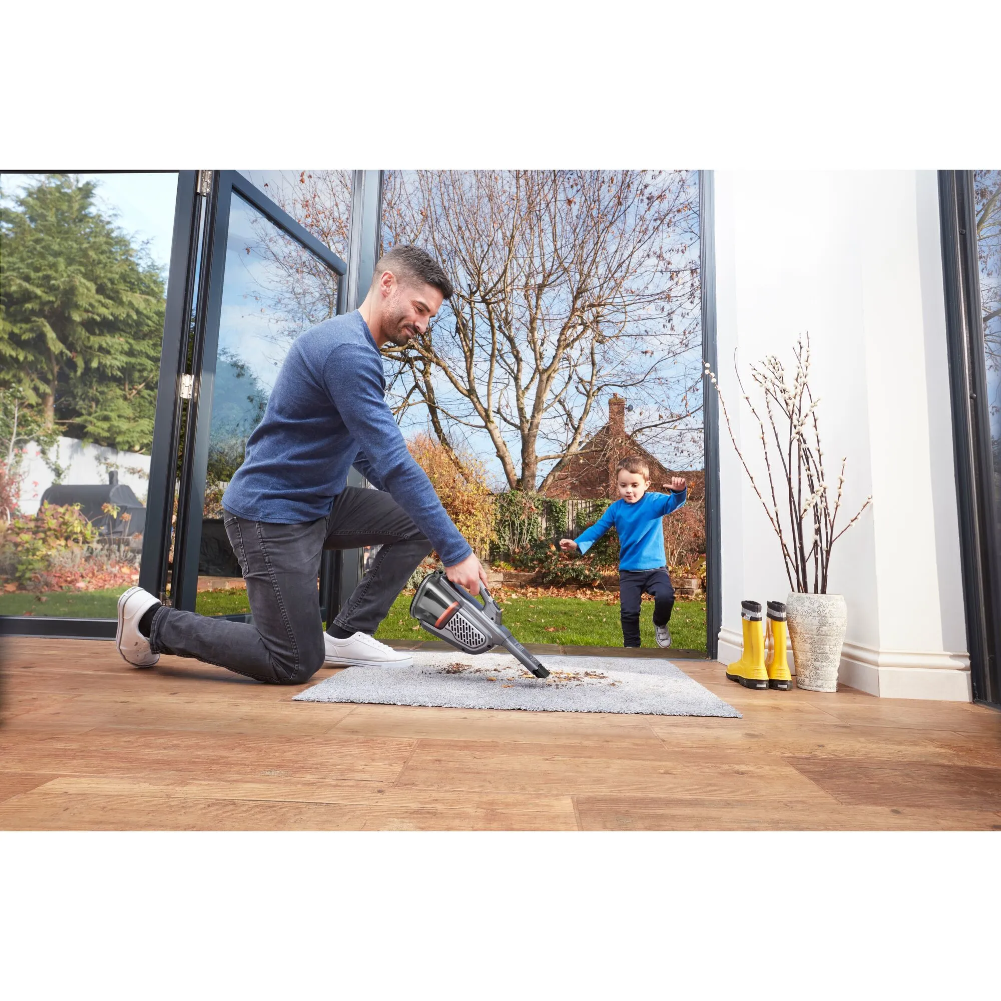 BLACK+DECKER BHHV520JF 18 V 2.0 Ah 0.7 L -k&auml;sik&auml;ytt&ouml;inen imuri, musta, hopea, titaani