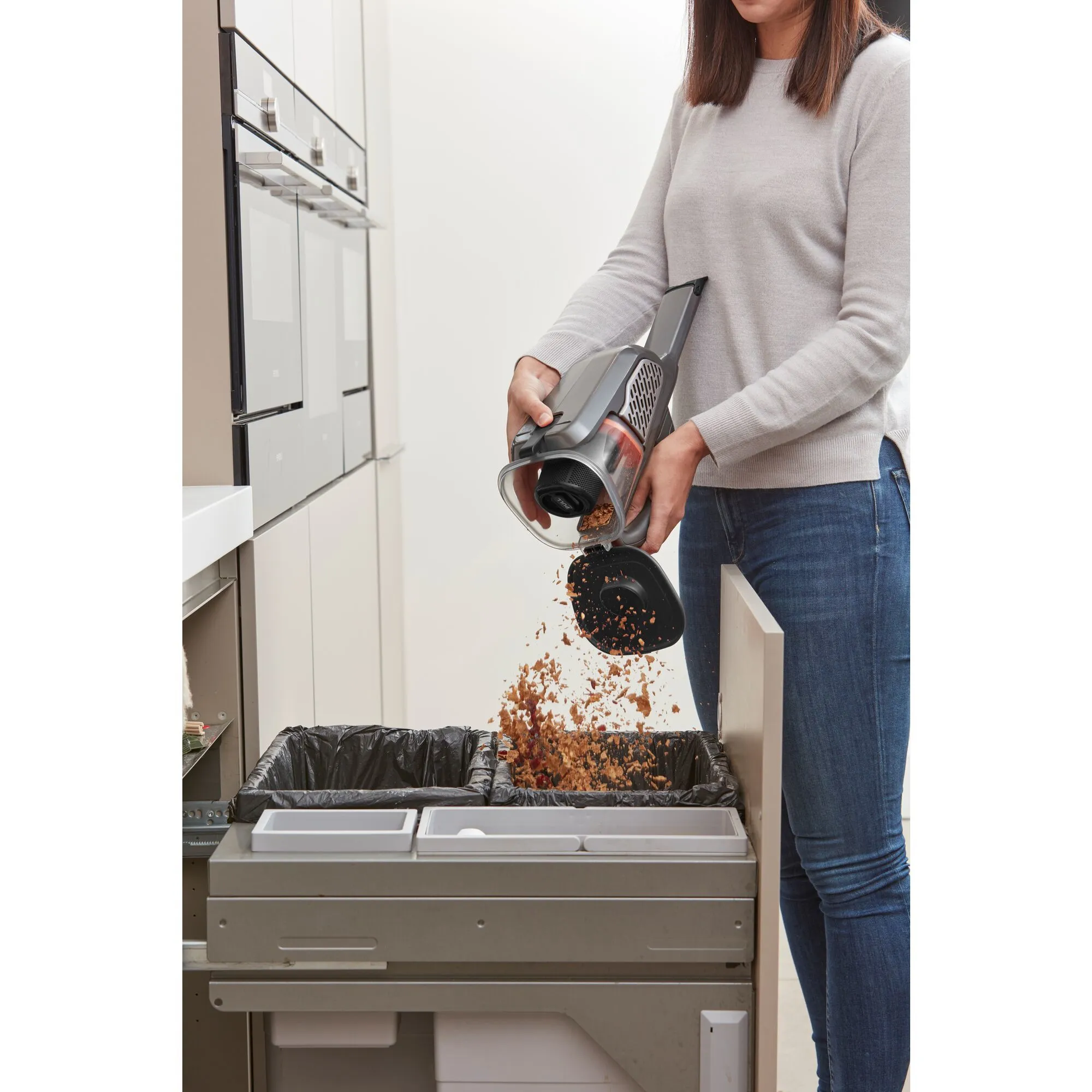 BLACK+DECKER BHHV520JF 18 V 2.0 Ah 0.7 L -k&auml;sik&auml;ytt&ouml;inen imuri, musta, hopea, titaani