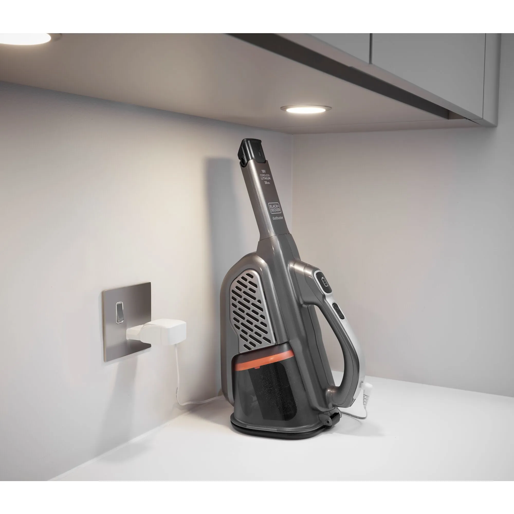 BLACK+DECKER BHHV520JF 18 V 2.0 Ah 0.7 L -k&auml;sik&auml;ytt&ouml;inen imuri, musta, hopea, titaani