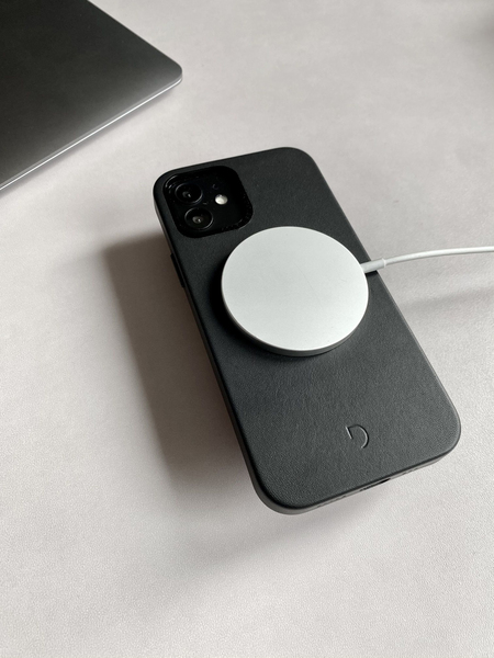 Decoded - Leather Backcover for iPhone 12 &amp; 12 Pro Black MS Comp