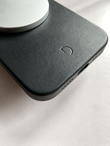 Decoded - Leather Backcover for iPhone 12 &amp; 12 Pro Black MS Comp