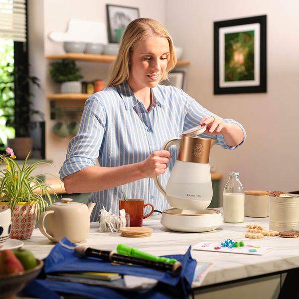 Russell Hobbs Calm 27450-70 kettle, 1.7L, 2400W, White with Copper accents