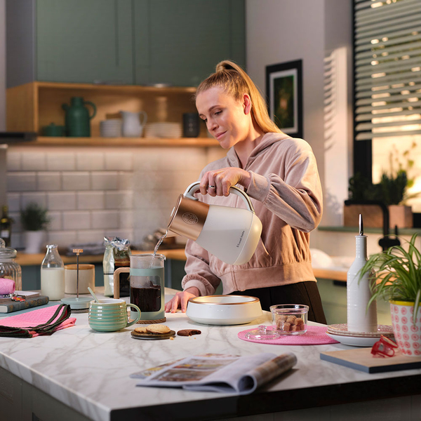 Russell Hobbs Calm 27450-70 kettle, 1.7L, 2400W, White with Copper accents