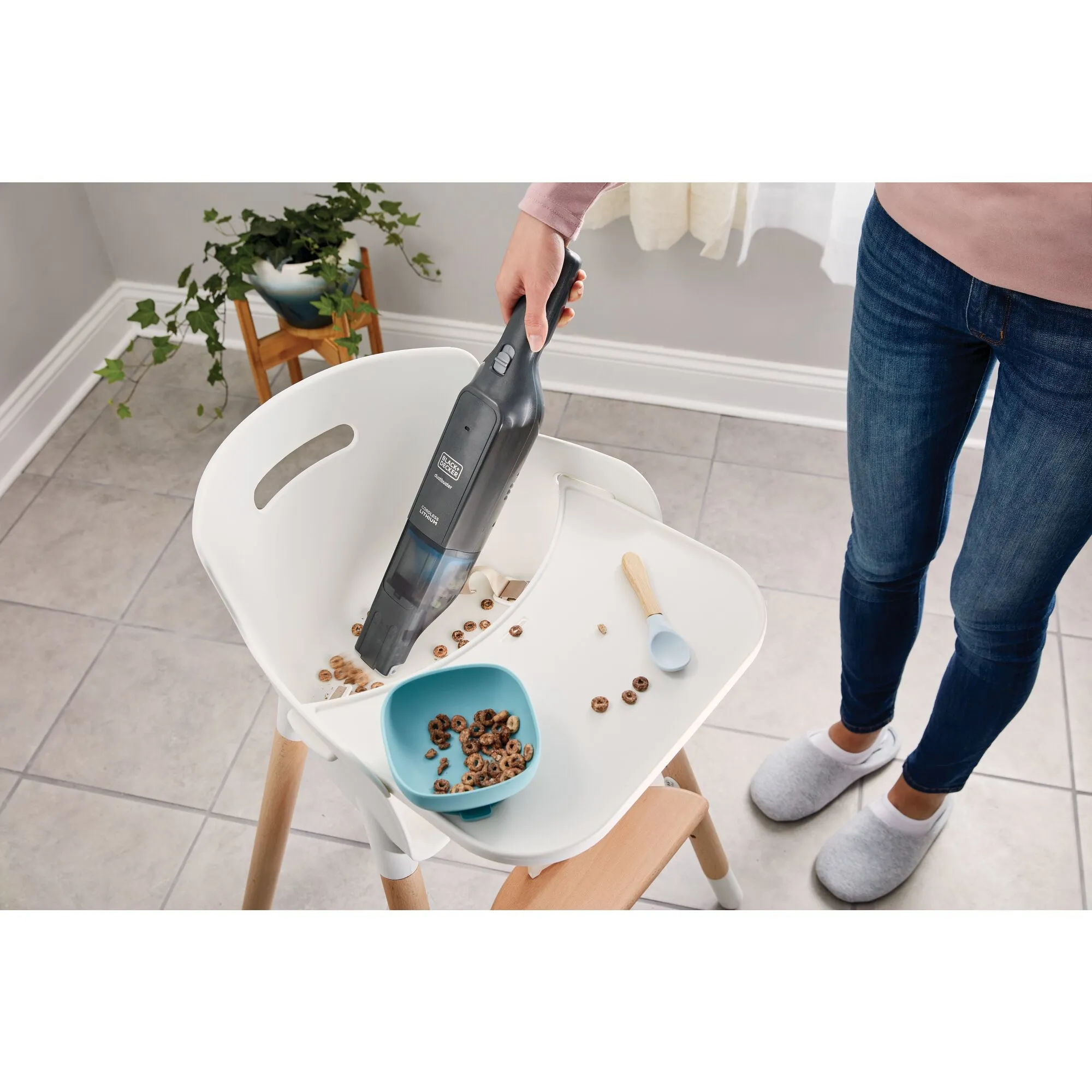 Black&amp;Decker HLVC320B11-QW 12V 2,0AH - handheld vacuum