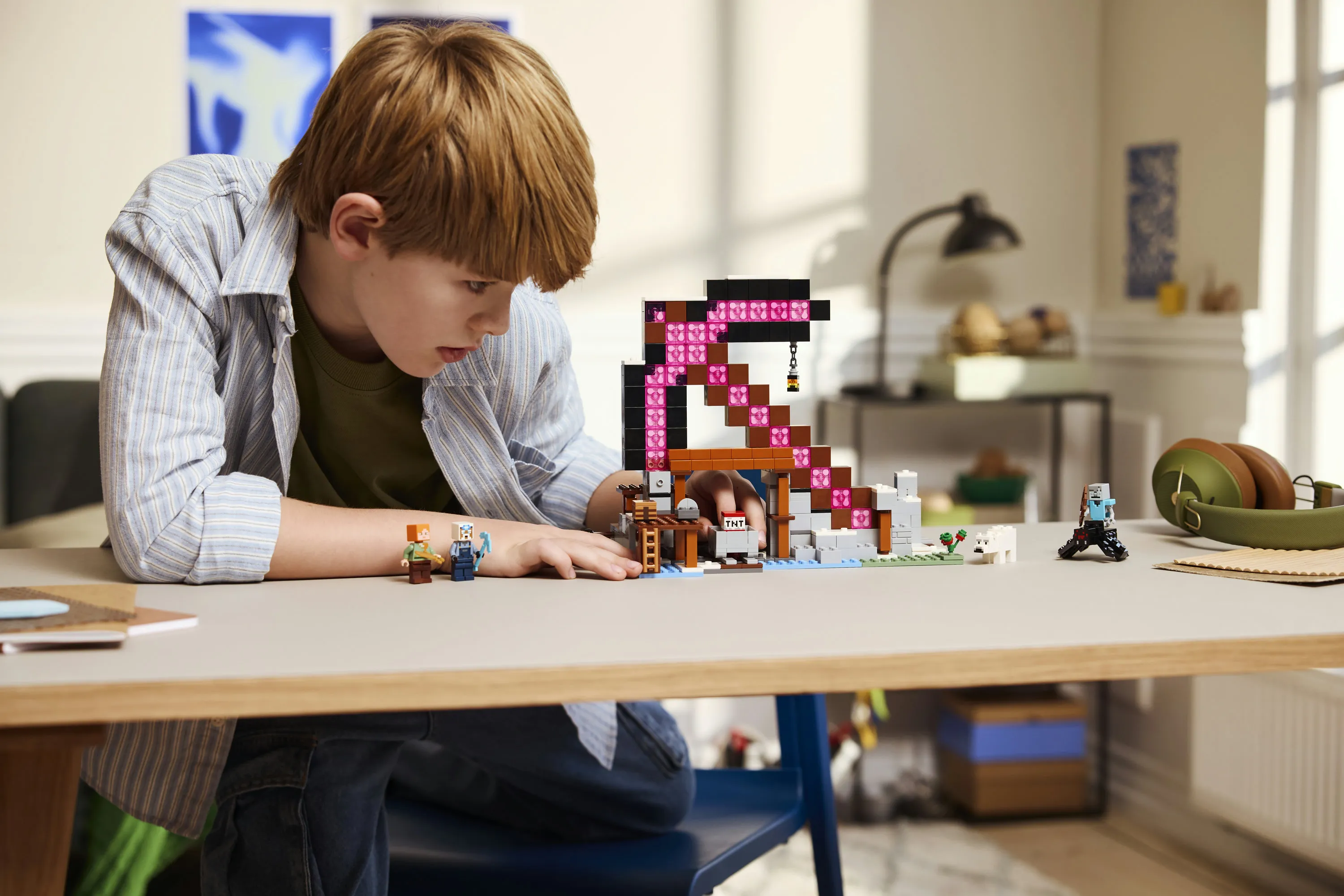 LEGO Minecraft The Pickaxe Mine 21277