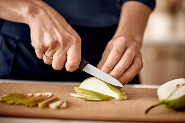 Victorinox Swiss Classic -kuorimaveitsi, 8 cm, musta