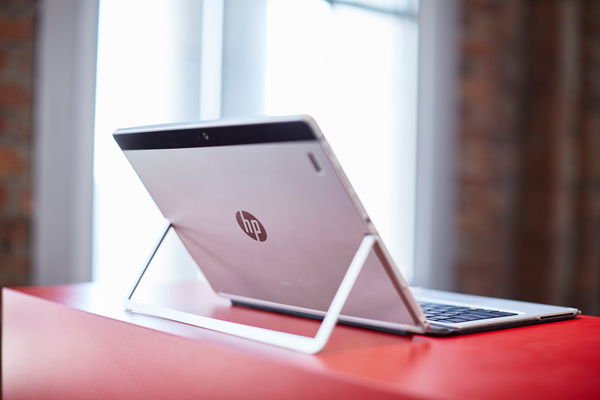 HP Elite x2 1012 G1 - Tabletti - irrotettavalla n&auml;pp&auml;imist&ouml;ll&auml; - Core m7 6Y75 / 1.2 GHz - Win 10 Pro 64-bit - 8 Gt RAM - 512 Gt SSD - 12" IPS kosketusn&auml;ytt&ouml; 192