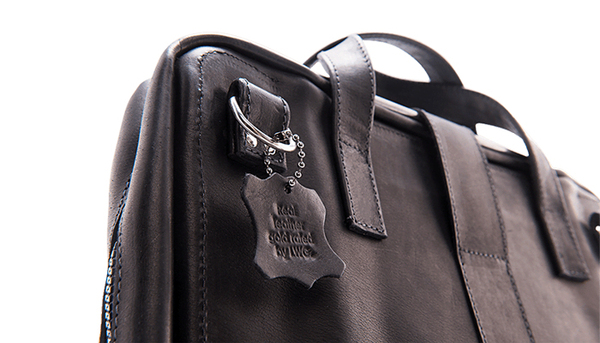 R-Go Viva - datorv&auml;ska + integrerat stativ, svart, 15,6&rdquo;