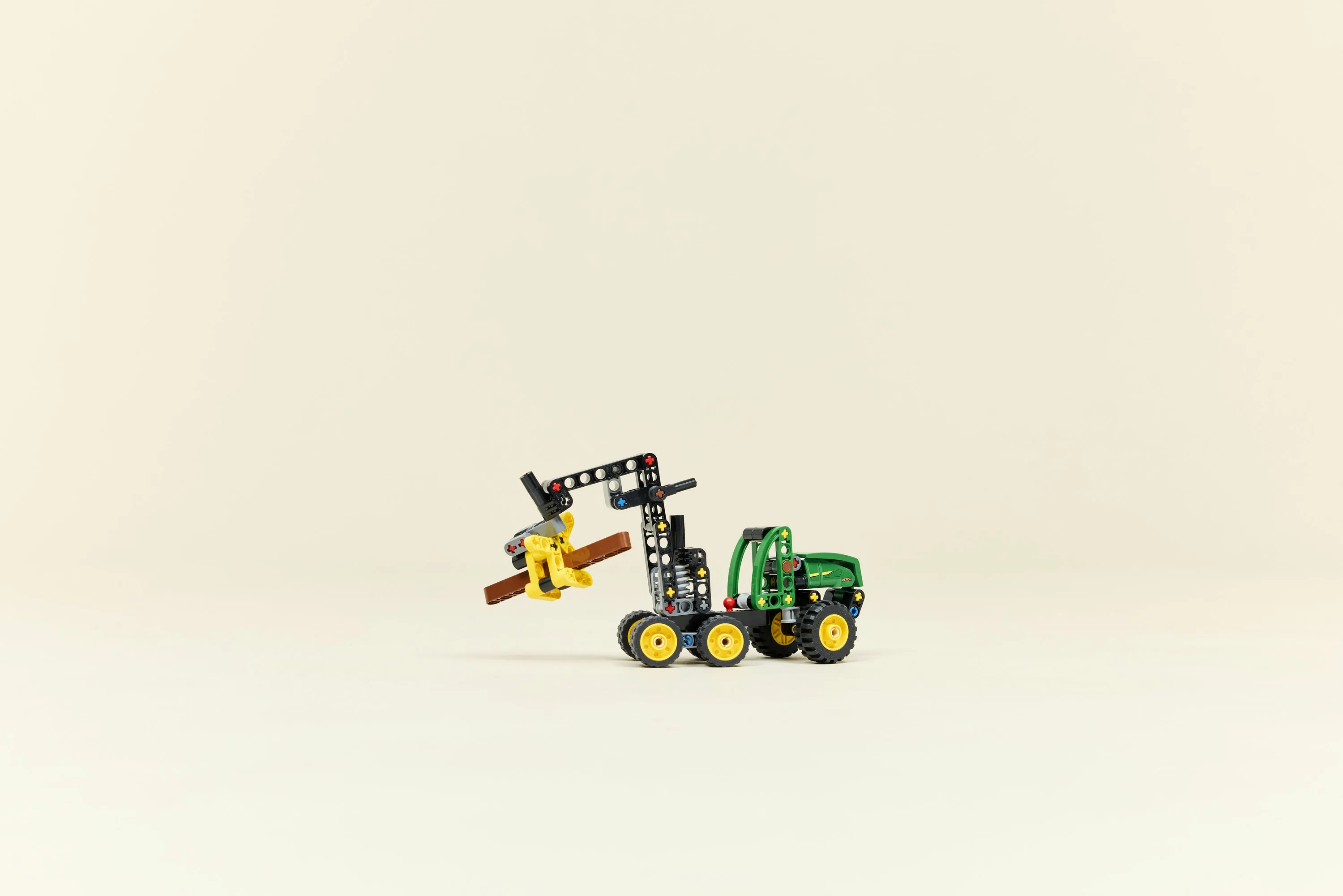LEGO Technic John Deere 1470H Wheeled Harvester 42218