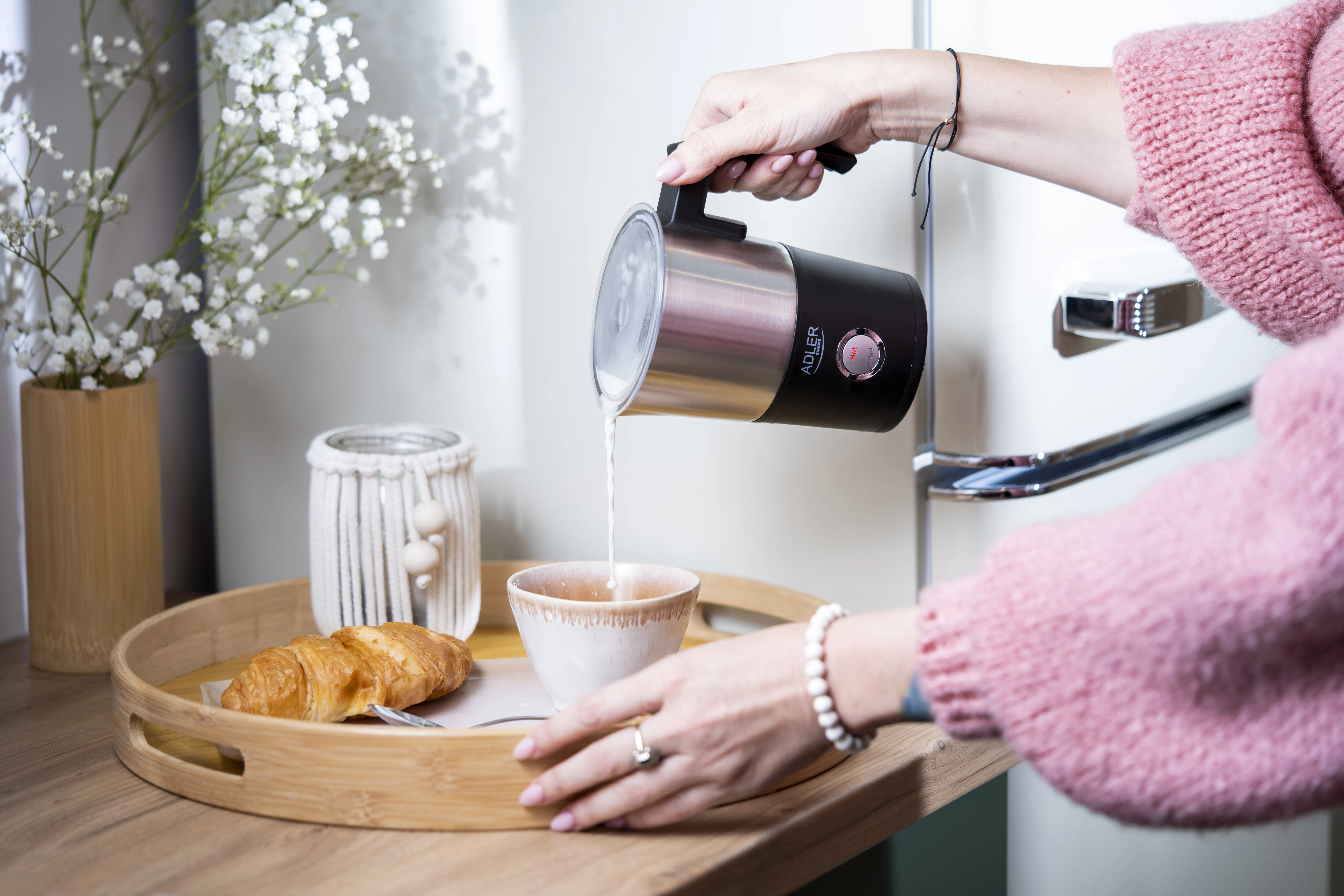 Adler AD 4497 Electric Milk Frother and Heater, 600 W, 300 ml, Black/Stainless Steel